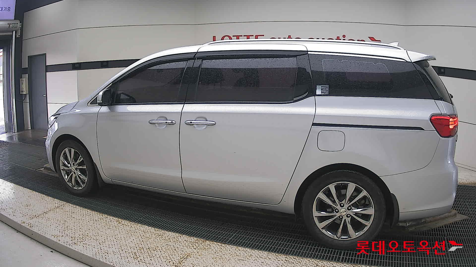 Kia Carnival id 3052576 из Кореи 11