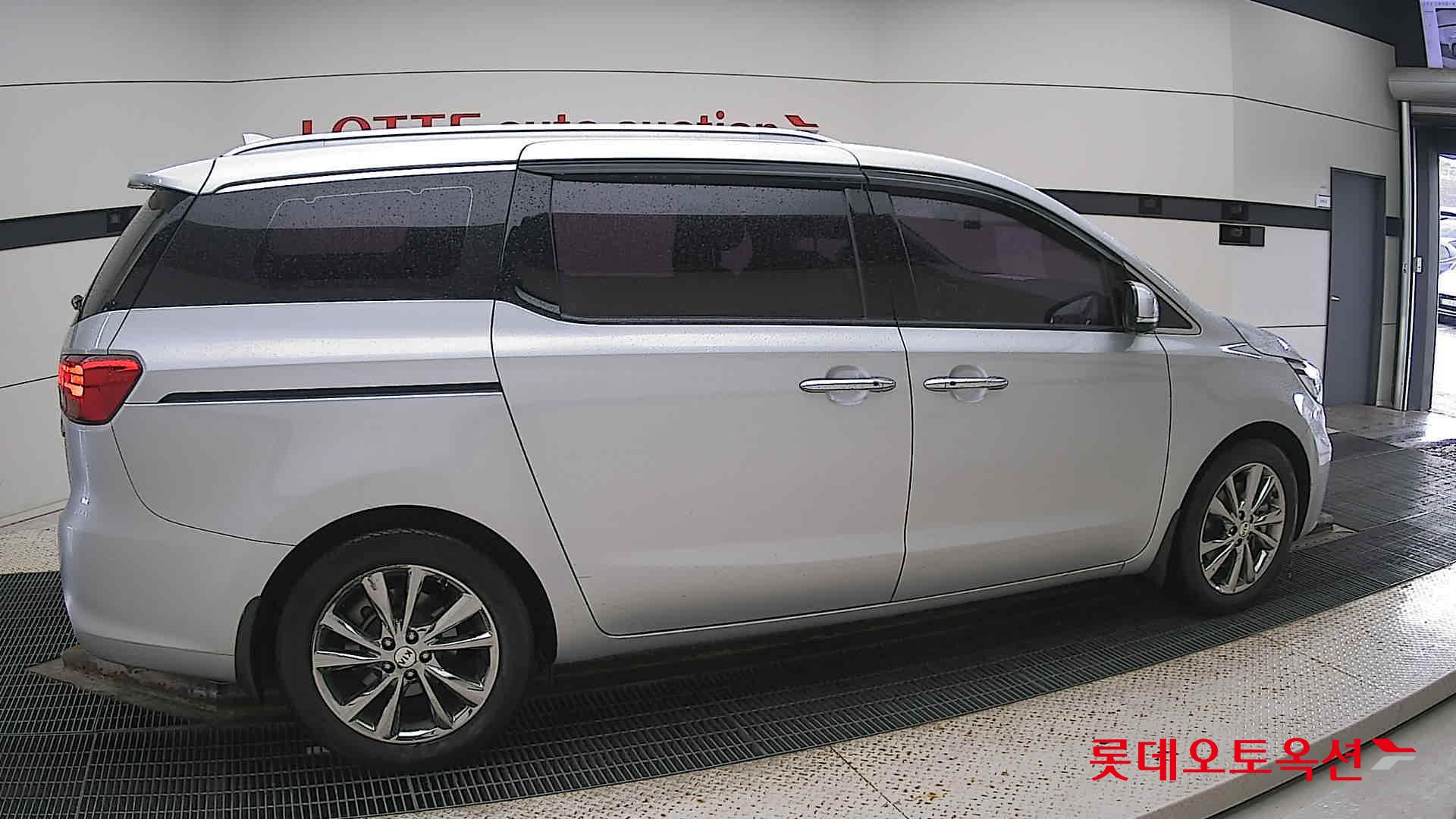 Kia Carnival id 3052576 из Кореи 18