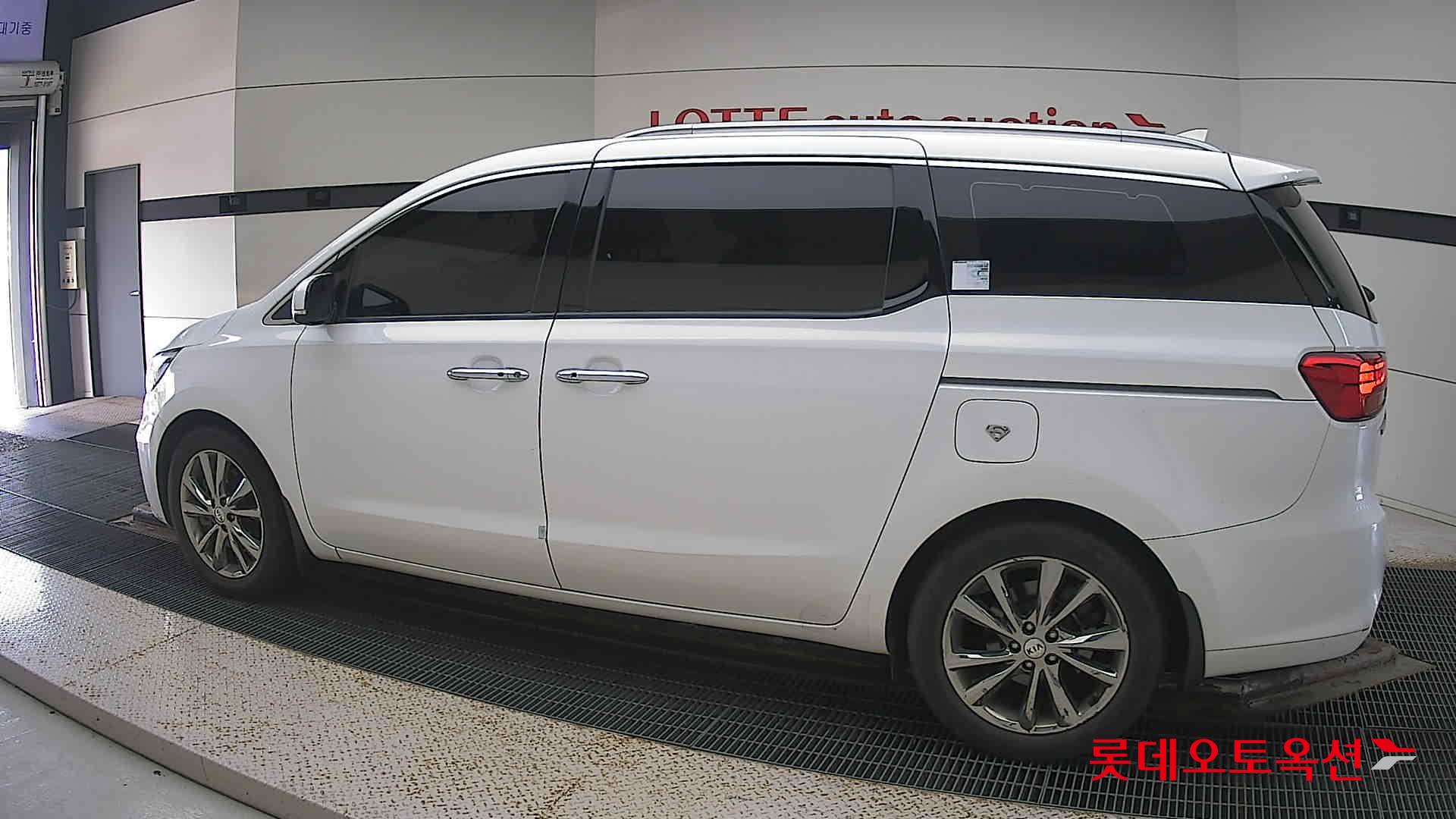 Kia Carnival id 3057710 из Кореи 11