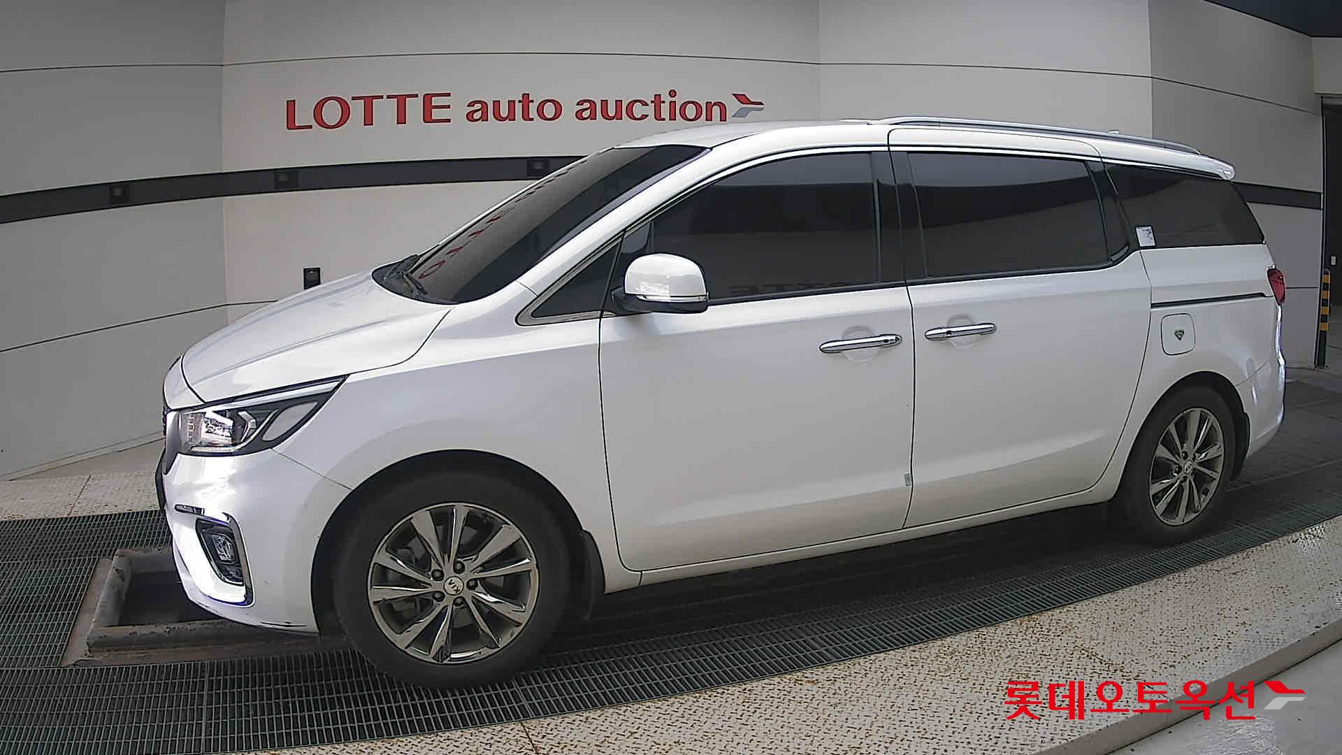 Kia Carnival id 3057710 из Кореи 12