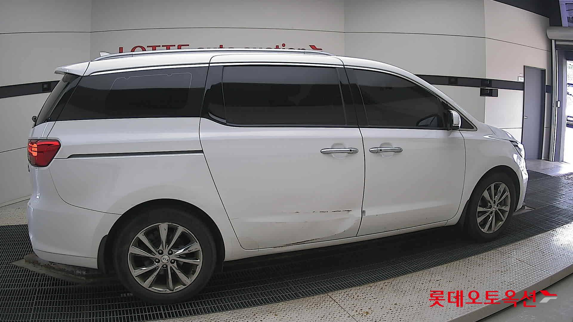 Kia Carnival id 3057710 из Кореи 18