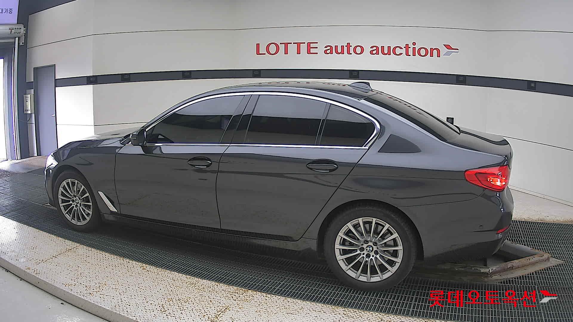 BMW 520I