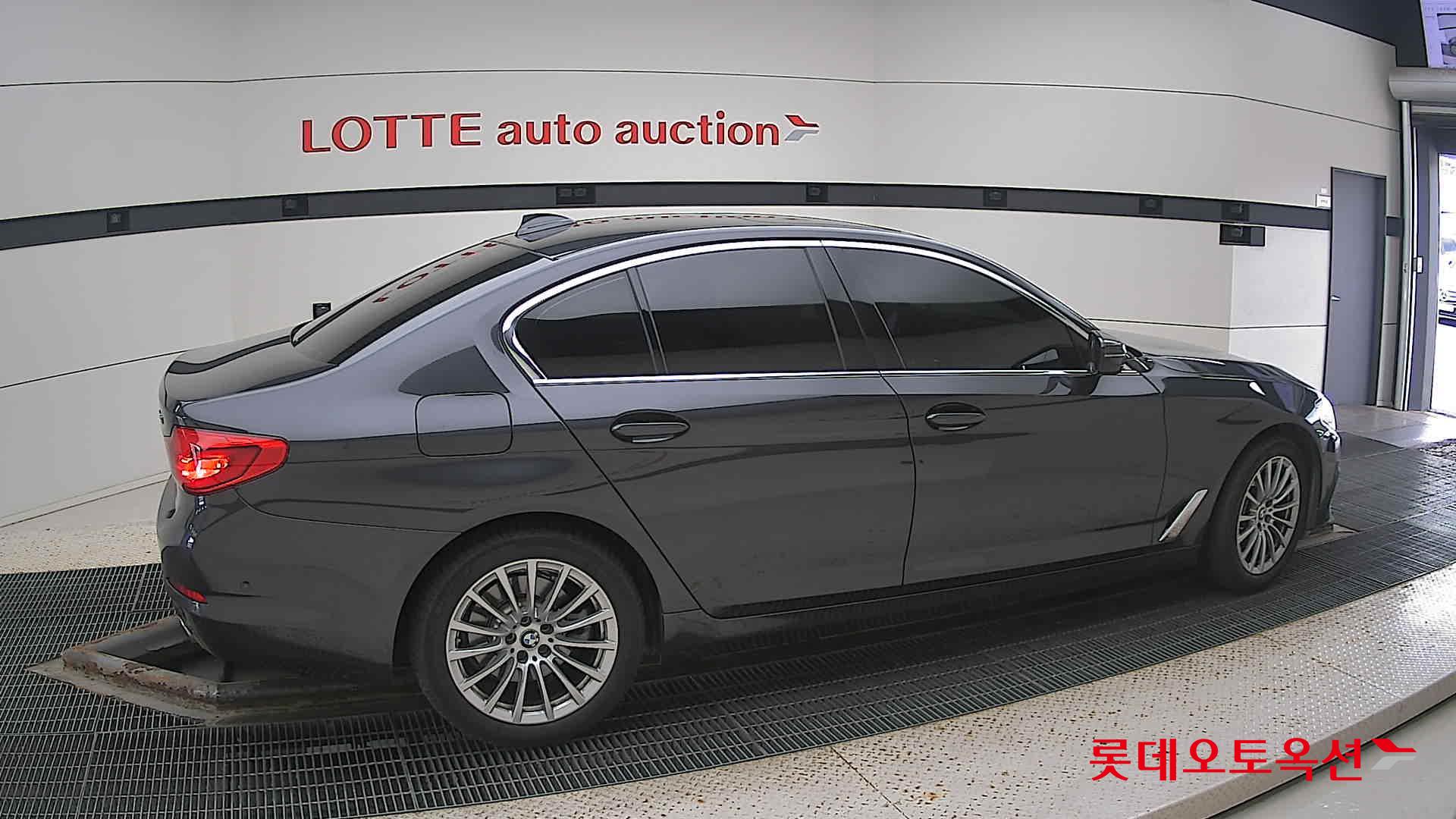 BMW 520I