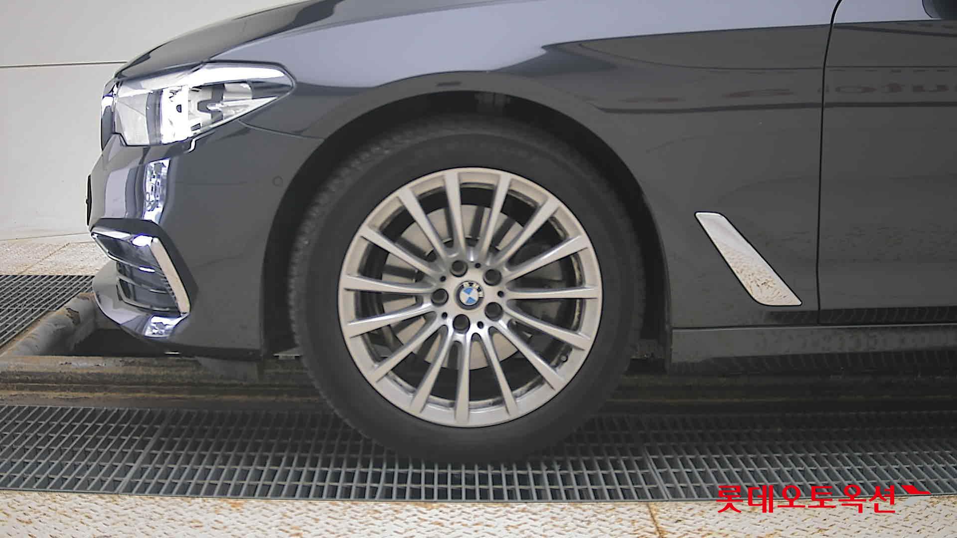 BMW 520I