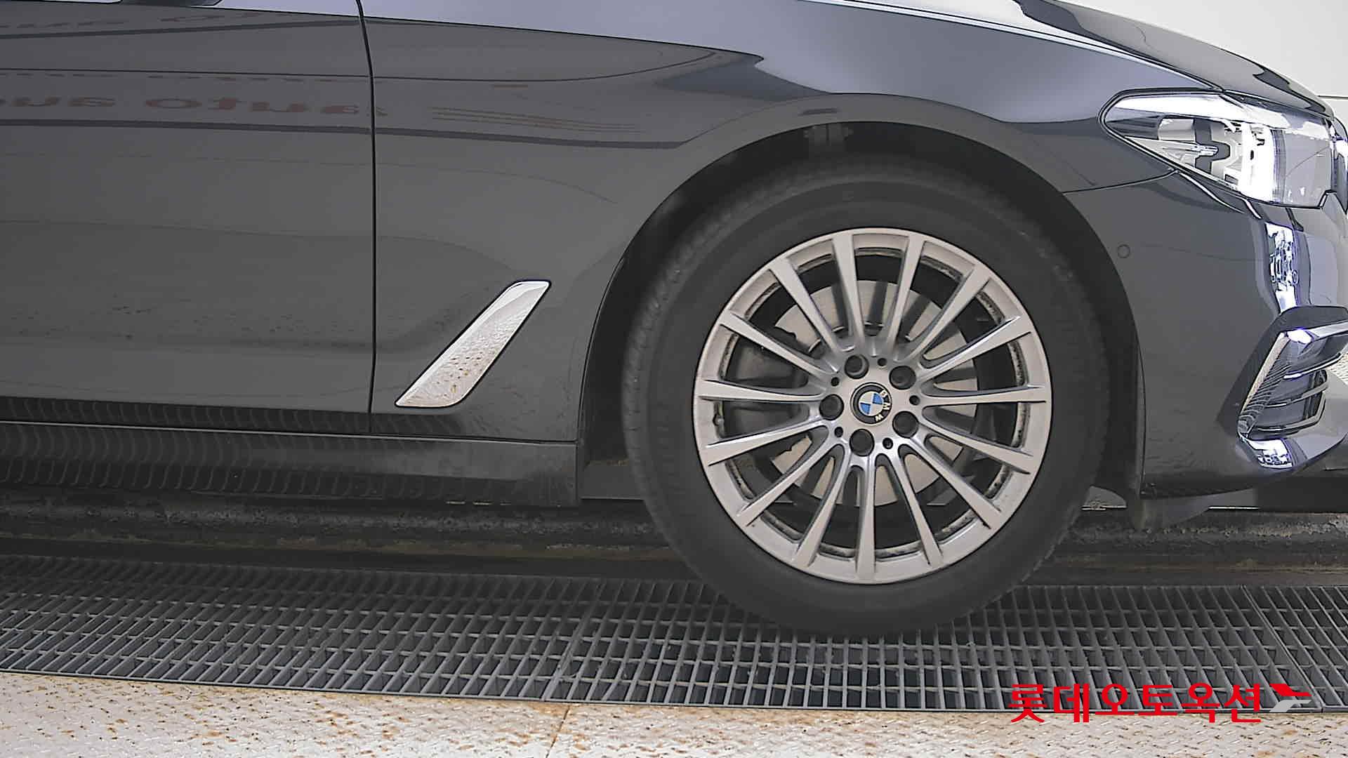 BMW 520I