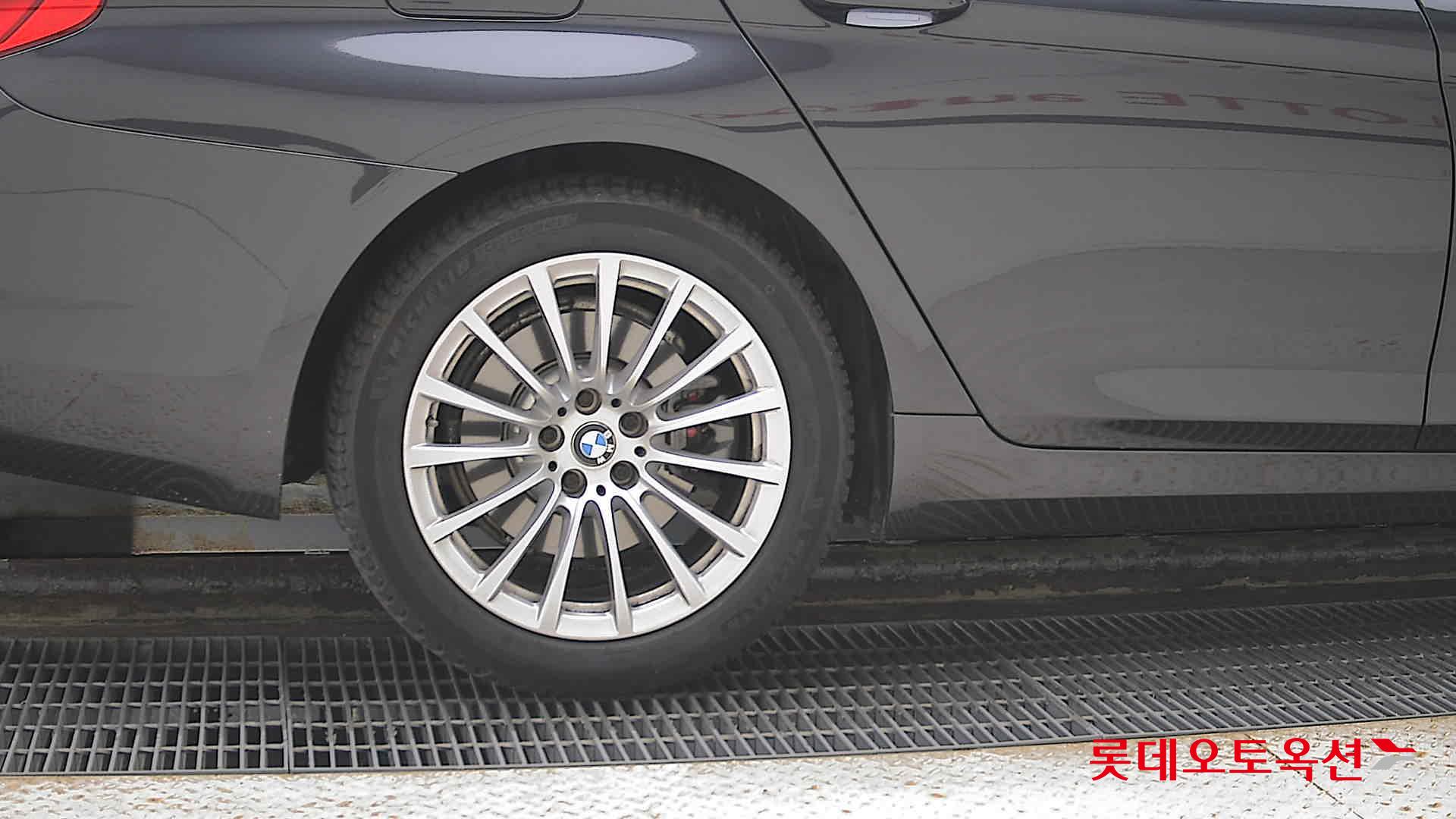 BMW 520I