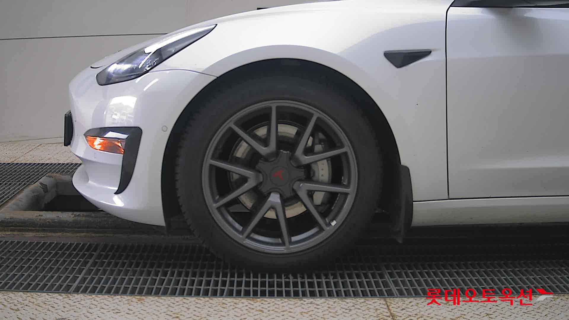 تسلا MODEL 3
