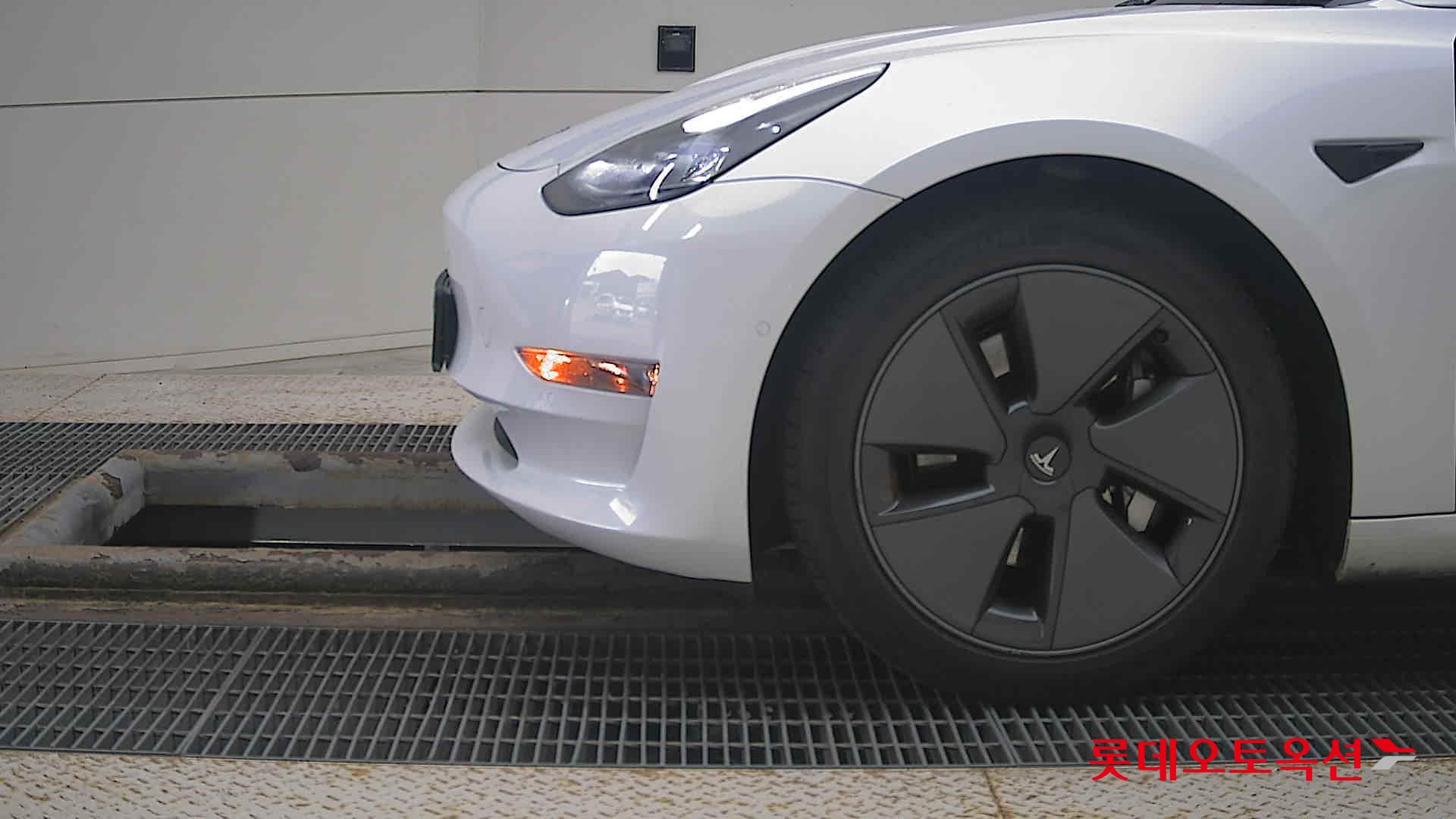 تسلا MODEL 3