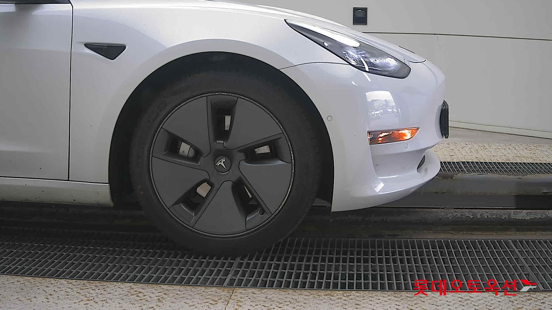 تسلا MODEL 3