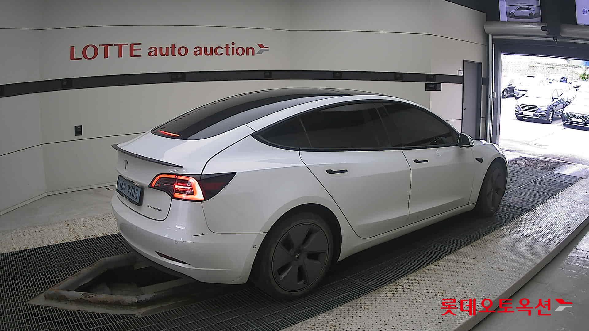 تسلا MODEL 3