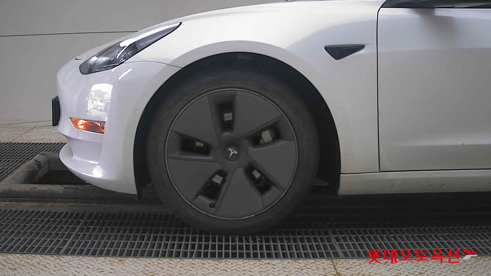 تسلا MODEL 3