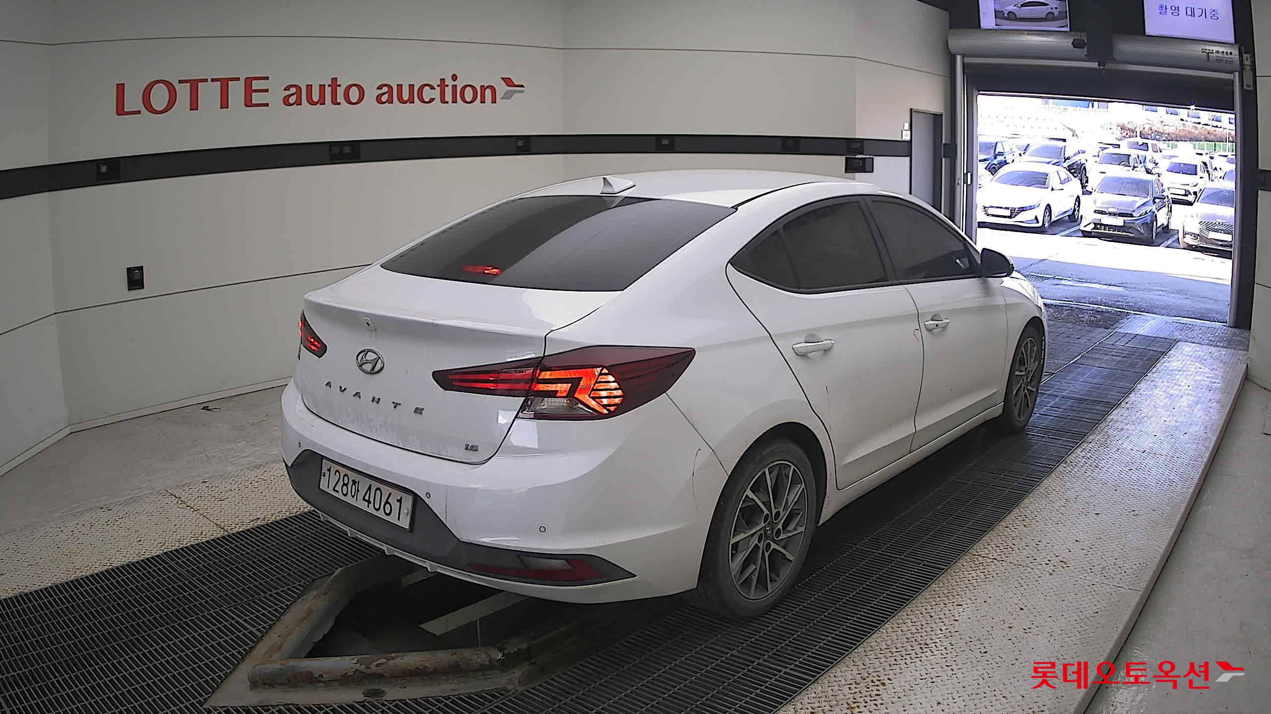 Hyundai Avante 2020 Polar White из Кореи, фото 4