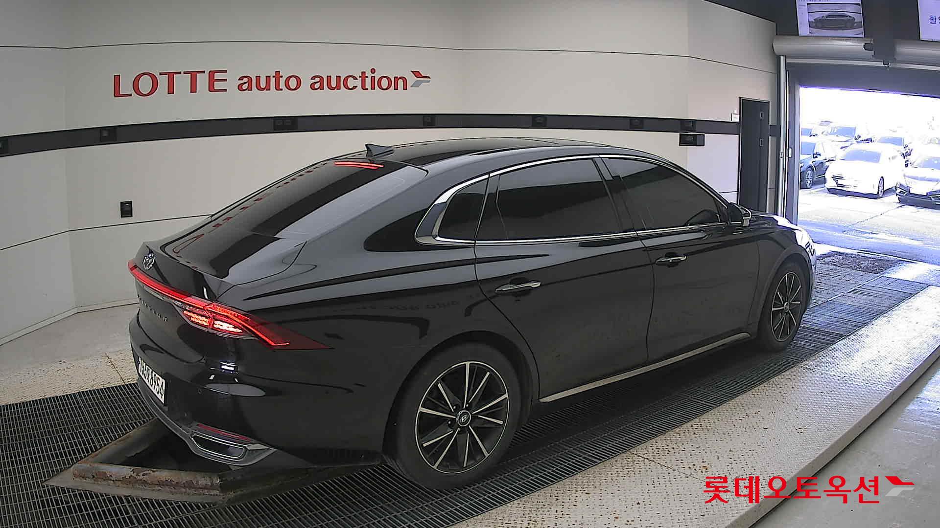 هيونداي - أزيرا - Image 19