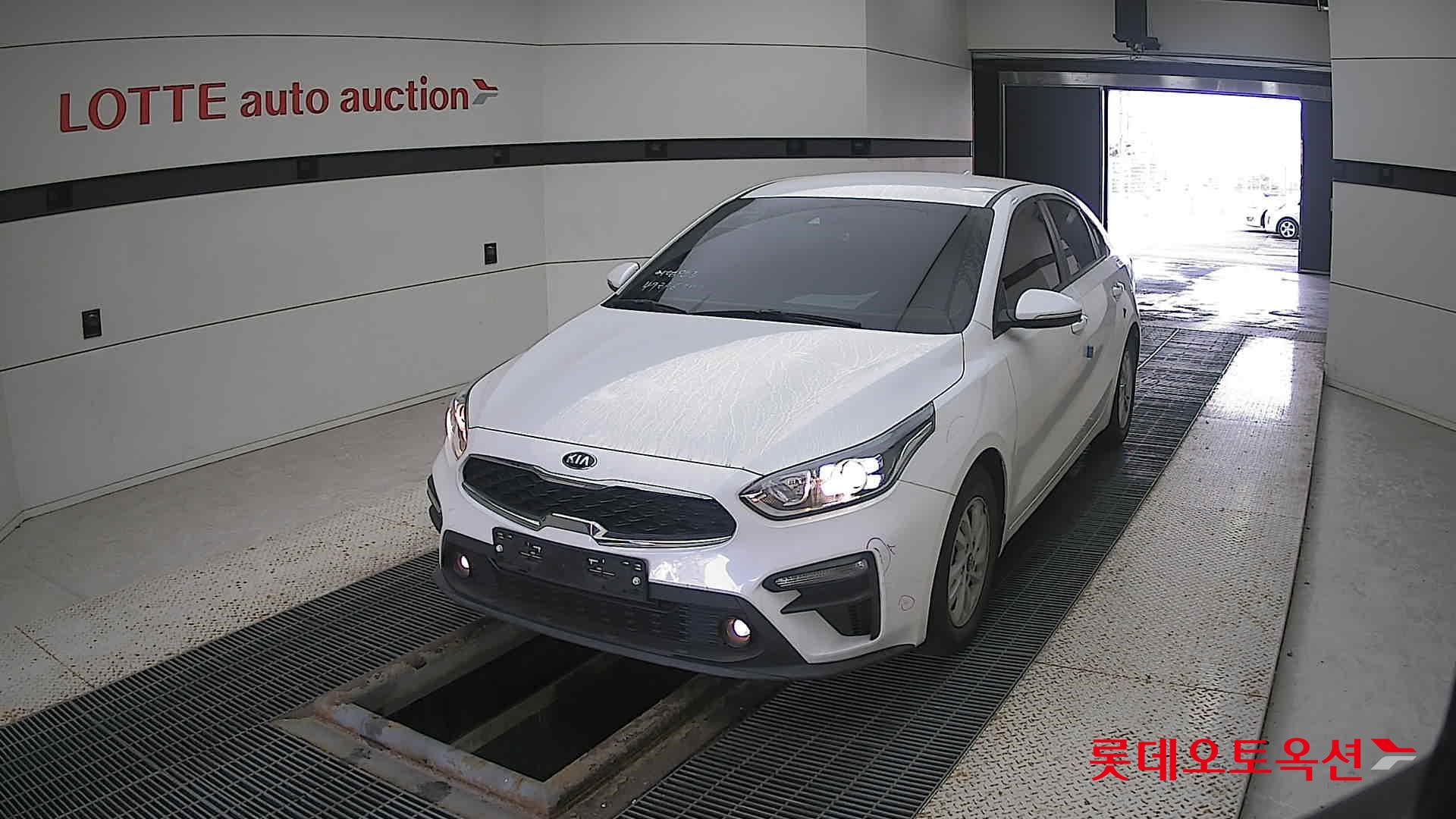 Kia K3 2019 Snow White Pearl из Кореи