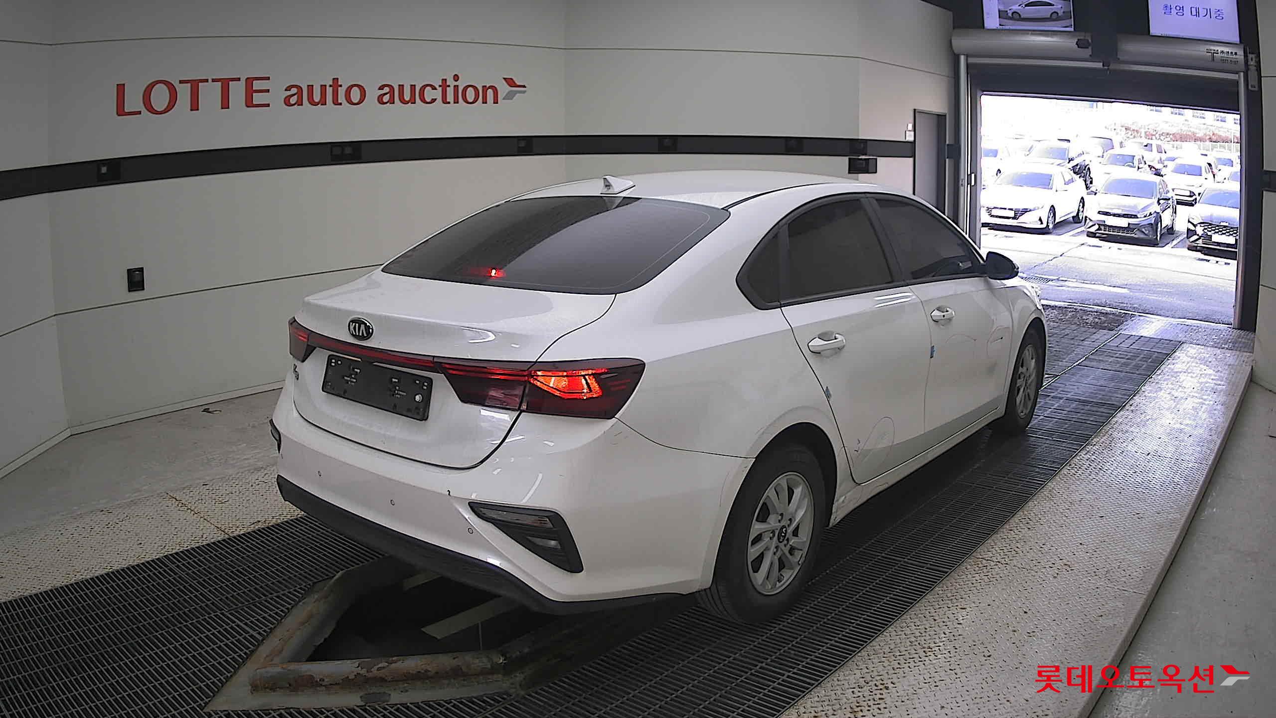 Kia K3 2019 Snow White Pearl из Кореи, фото 4