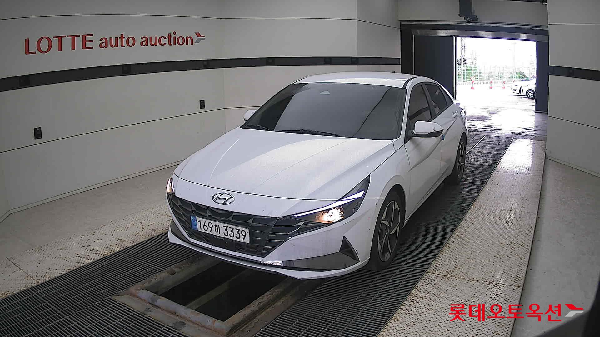 Hyundai Avante 2022 Polar White из Кореи