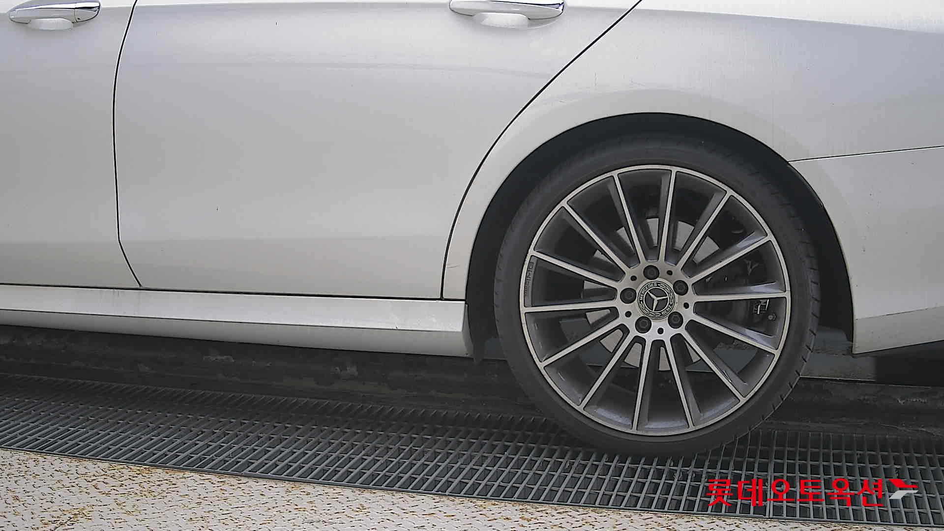 مرسيدس - E350 - Image 22