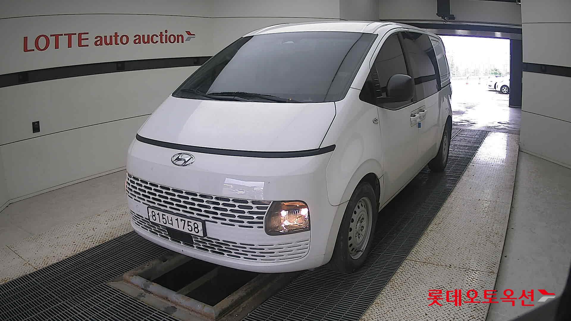 Hyundai Staria 2023 Белый из Кореи