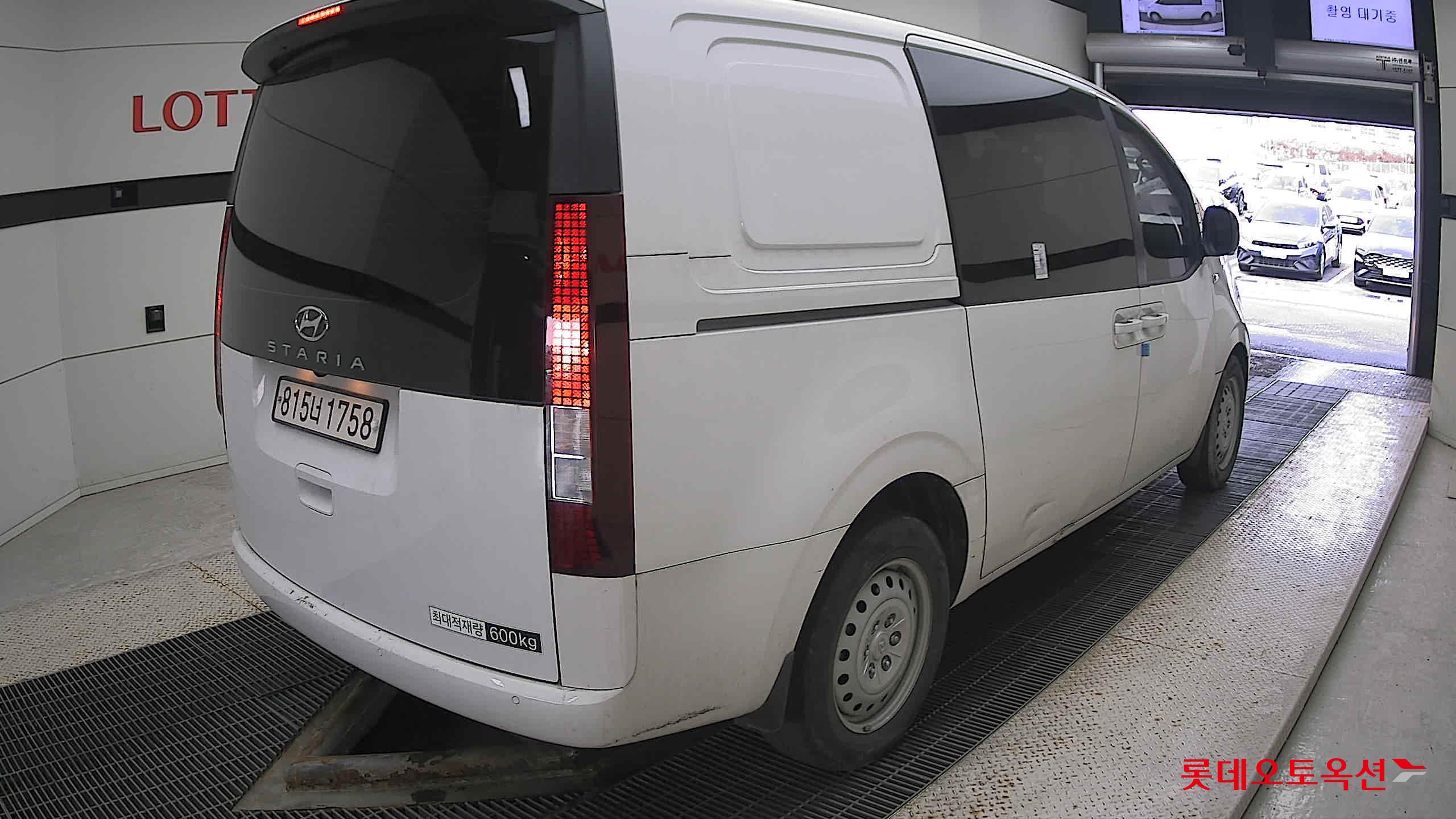 Hyundai Staria 2023 Белый из Кореи, фото 4