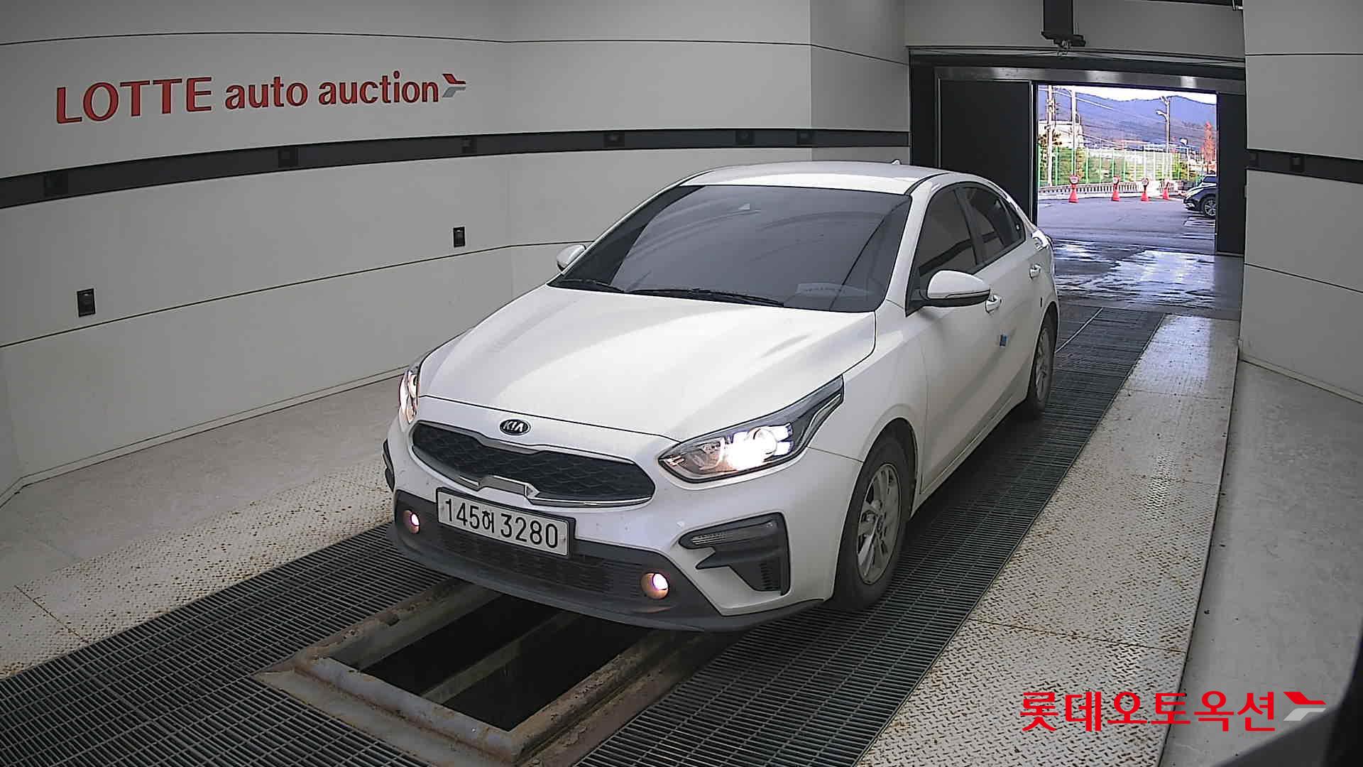 Kia K3 2020 Snow White Pearl из Кореи