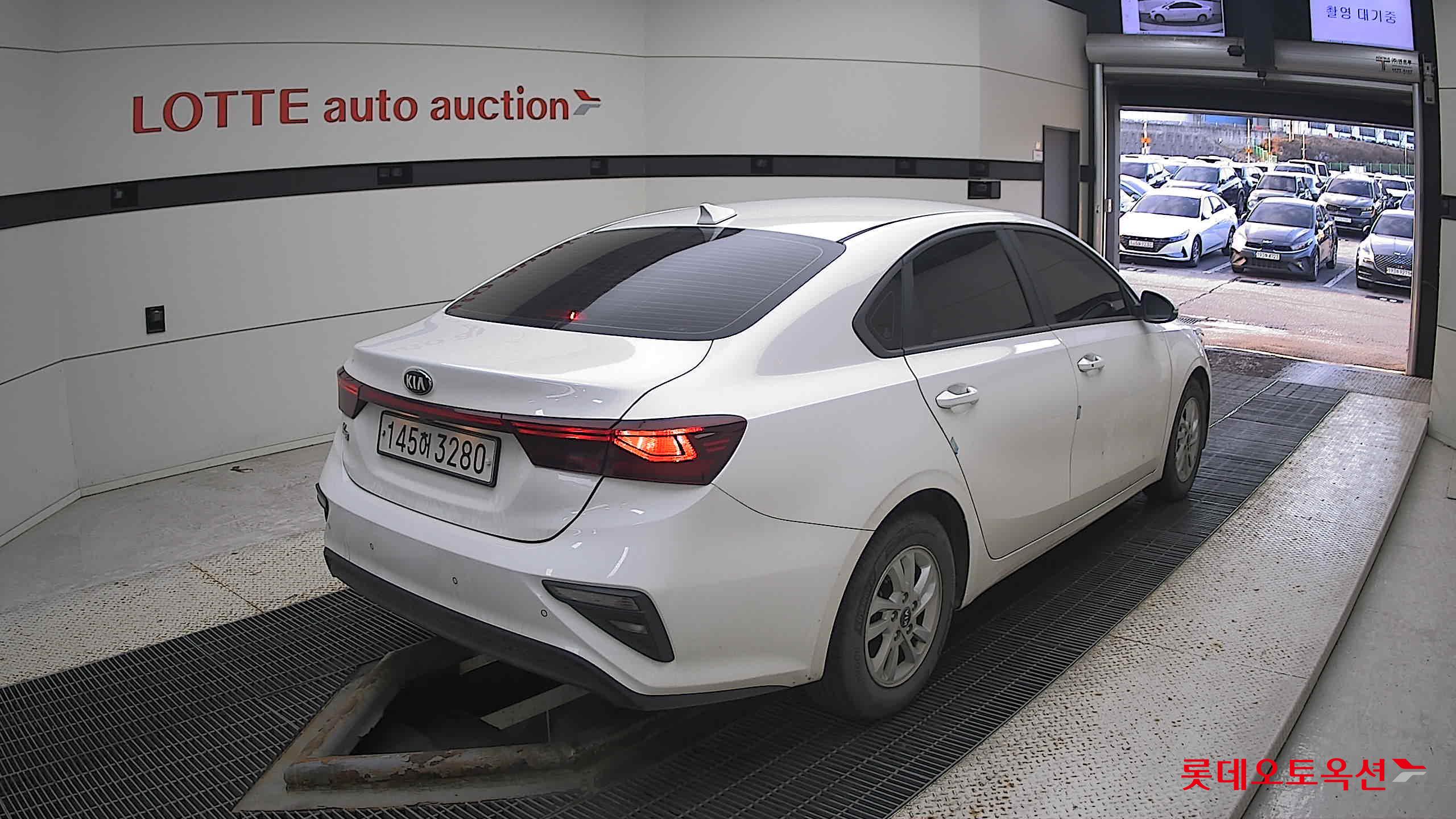 Kia K3 2020 Snow White Pearl из Кореи, фото 4