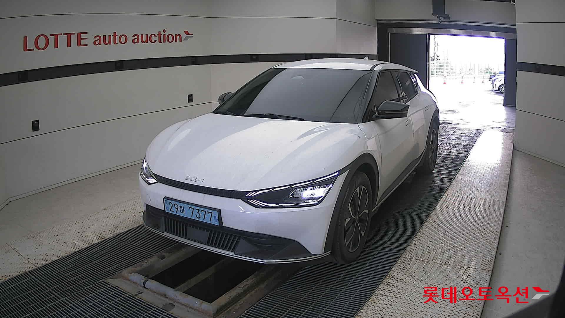 Kia EV6 2022 Snow White Pearl из Кореи