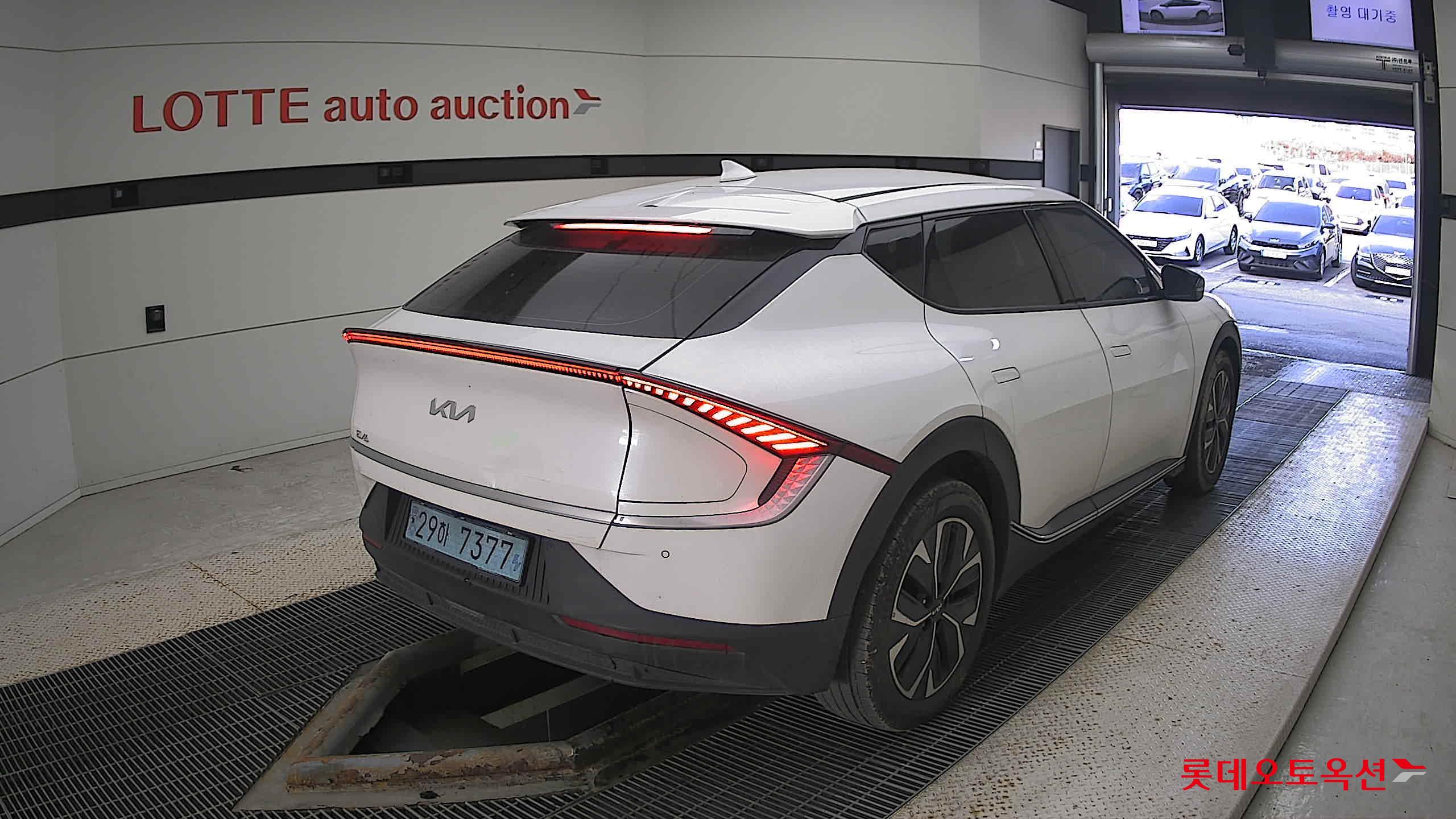 Kia EV6 2022 Snow White Pearl из Кореи, фото 4