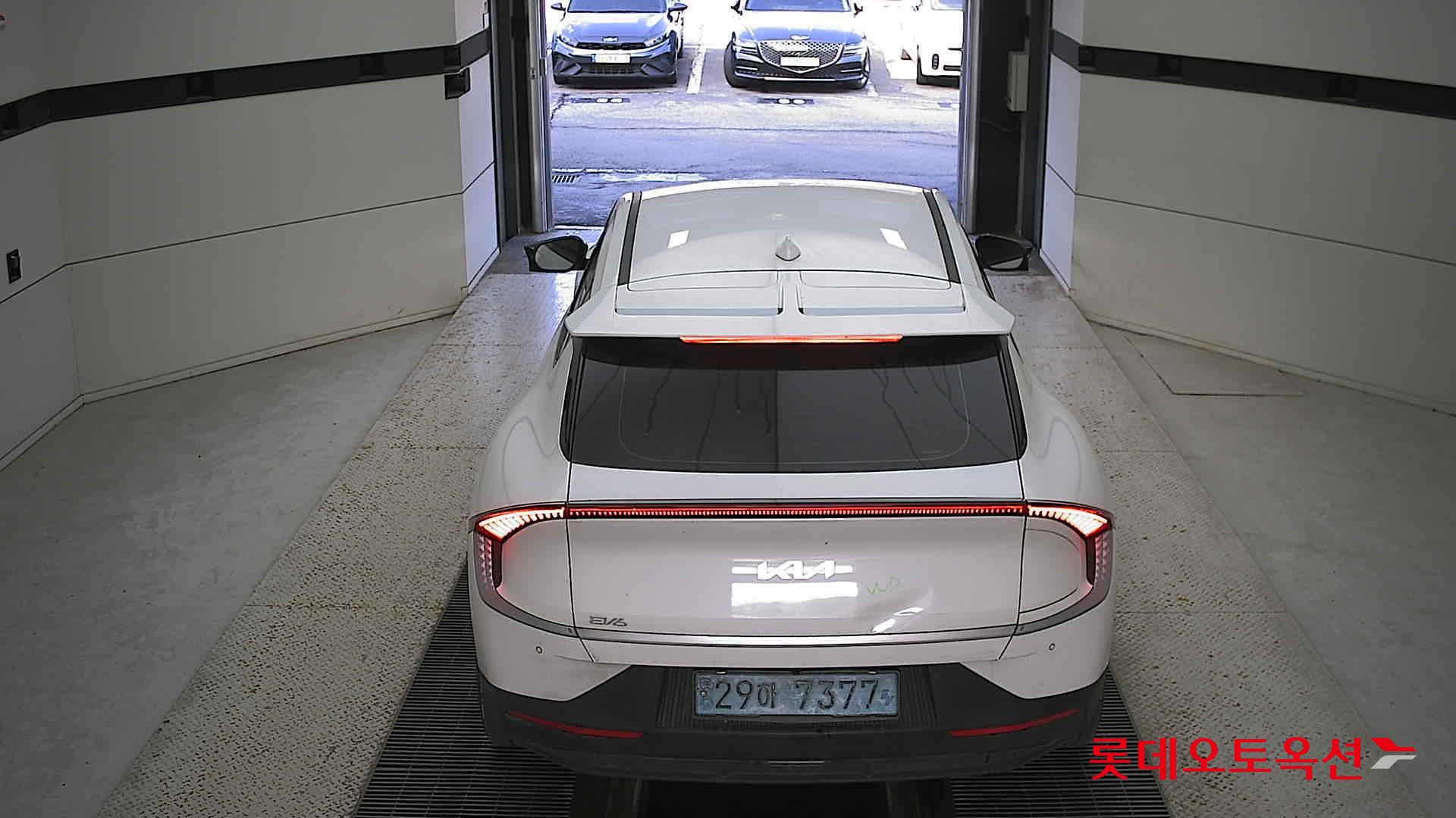 Kia EV6 2022 Snow White Pearl из Кореи, фото 5