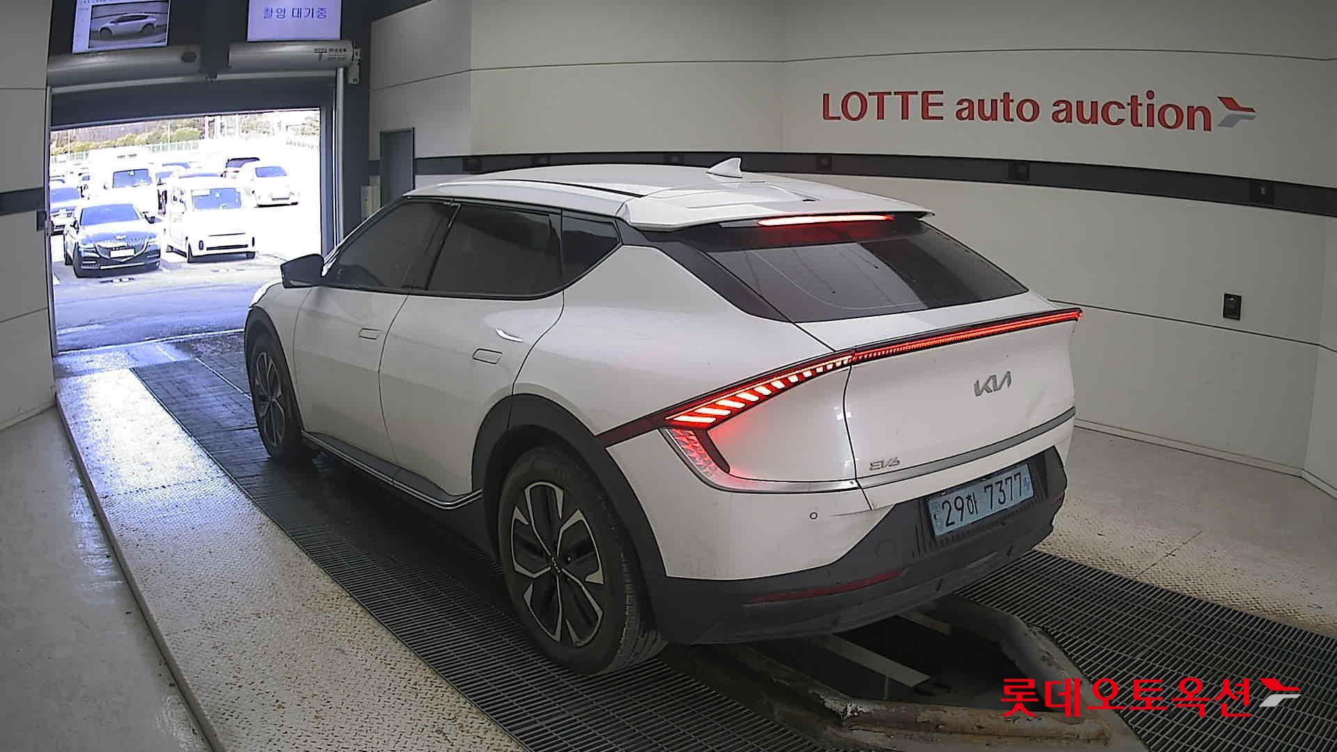 Kia EV6 2022 Snow White Pearl из Кореи, фото 6