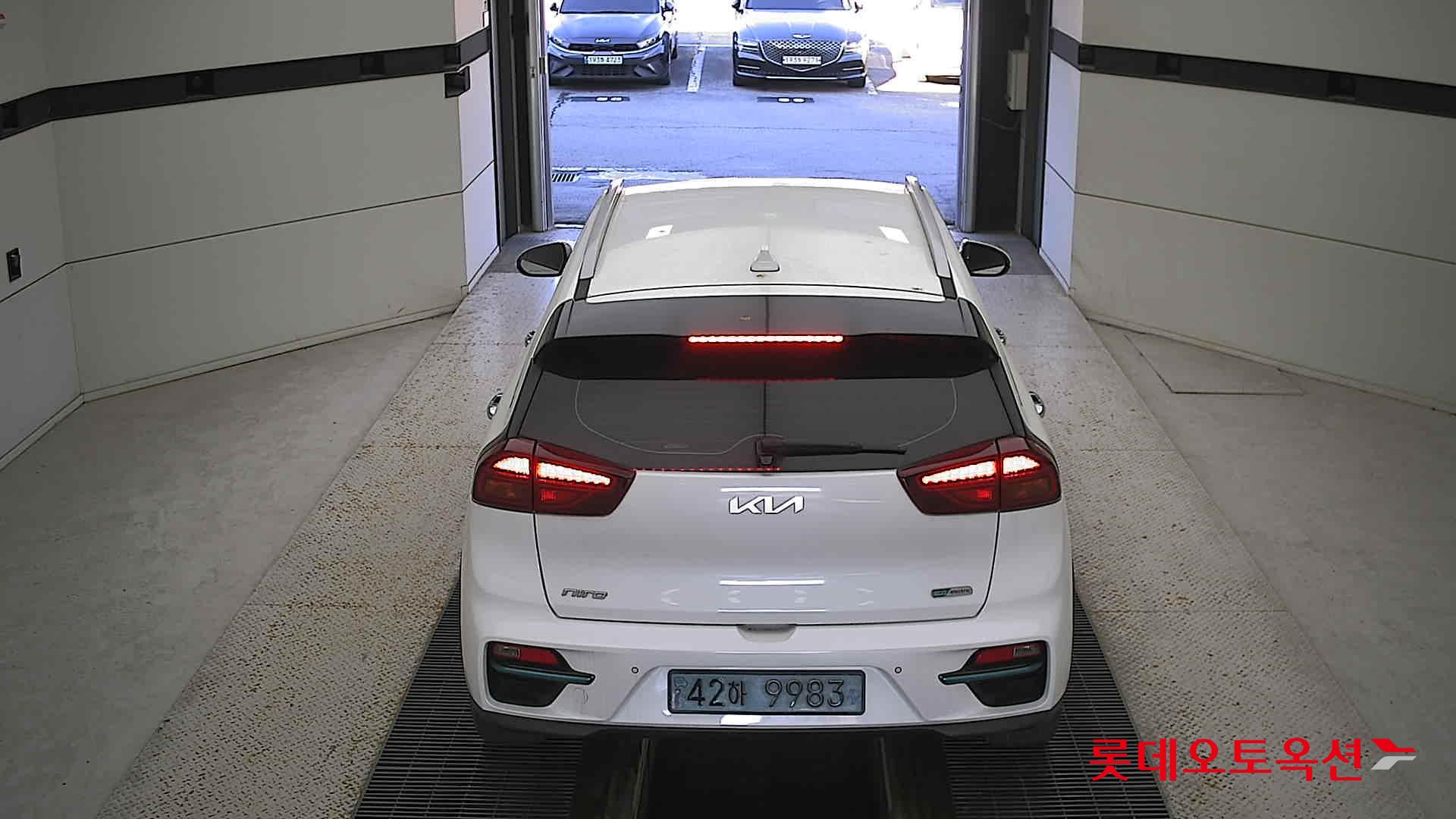 Kia Niro EV 2022 Snow White Pearl (optional) из Кореи, фото 5