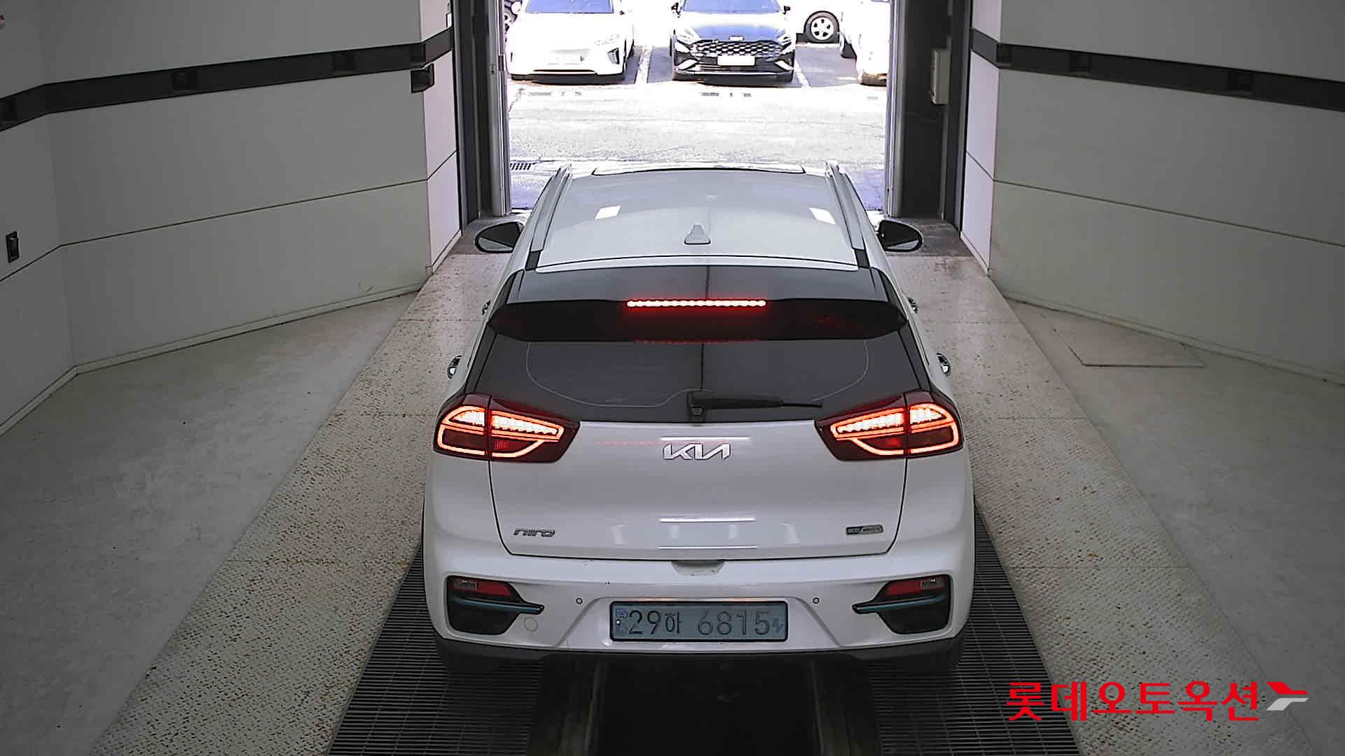 Kia Niro EV 2022 Snow White Pearl (optional) из Кореи, фото 5