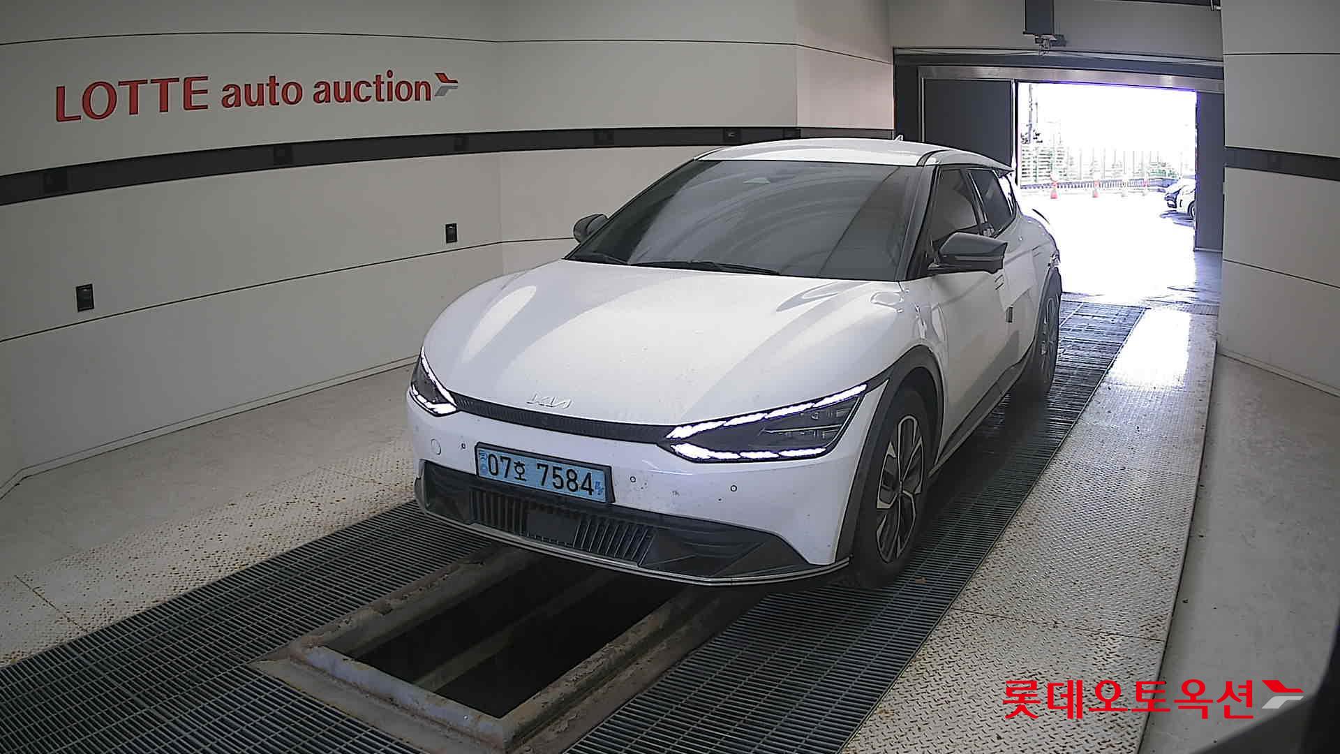 Kia EV6 2022 Snow White Pearl из Кореи