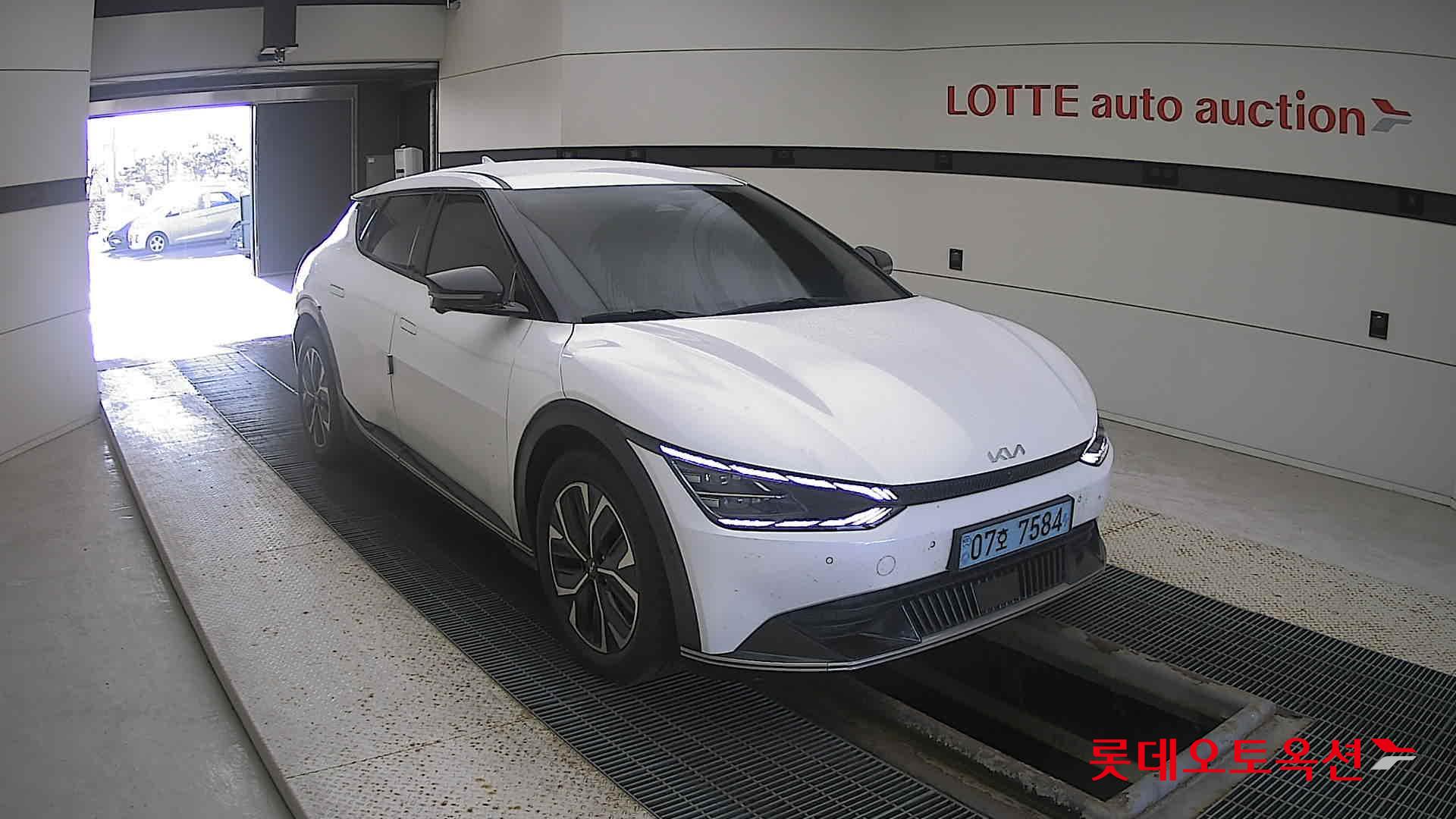 Kia EV6 2022 Snow White Pearl из Кореи, фото 2