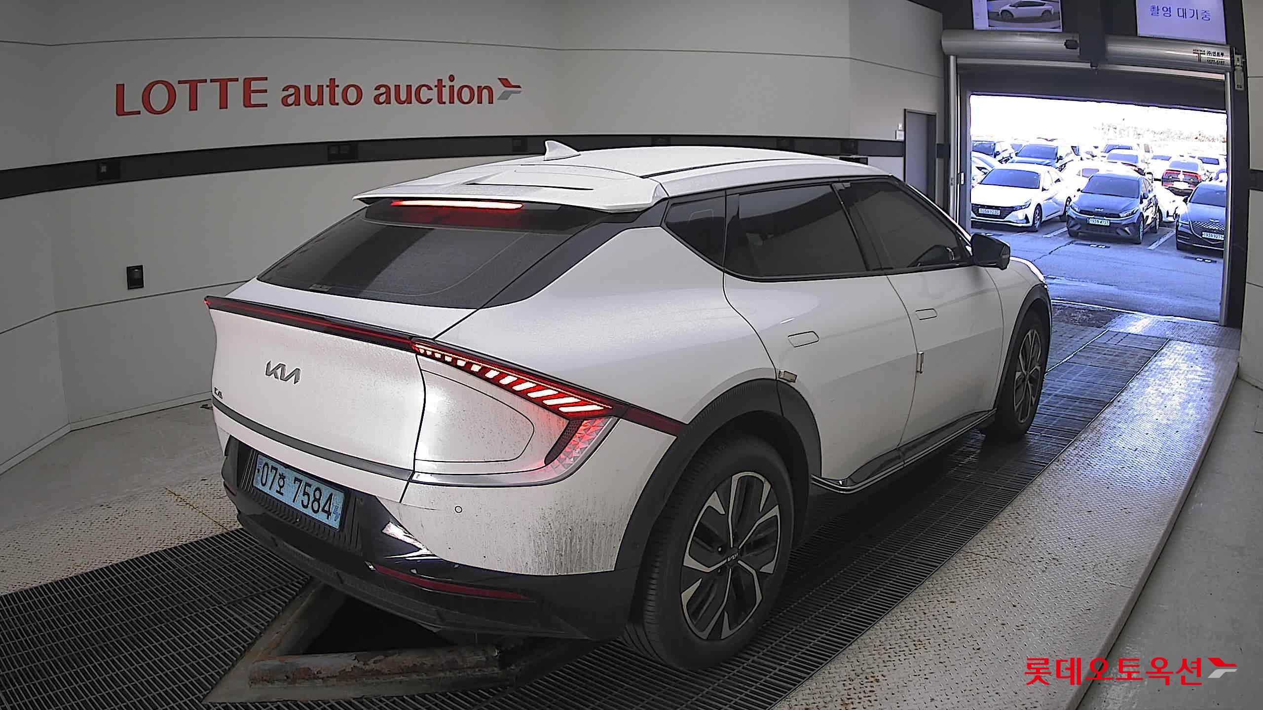 Kia EV6 2022 Snow White Pearl из Кореи, фото 4