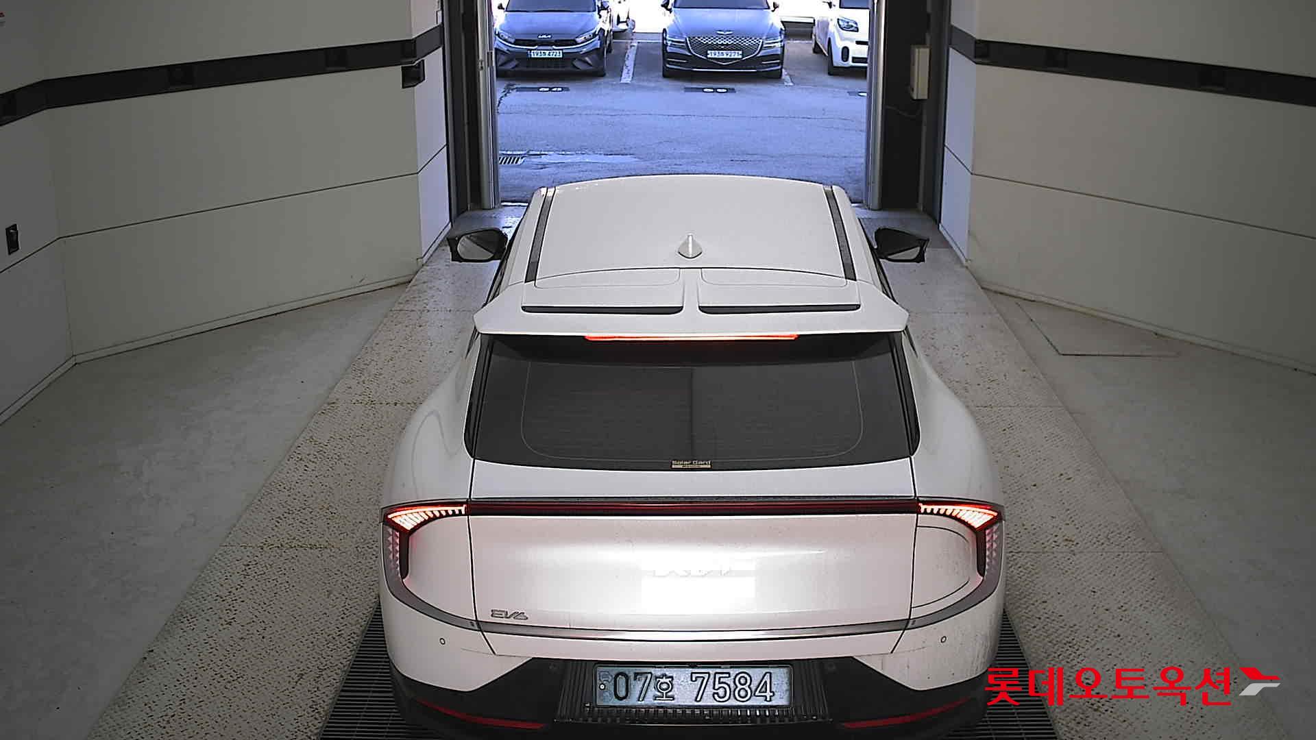 Kia EV6 2022 Snow White Pearl из Кореи, фото 5