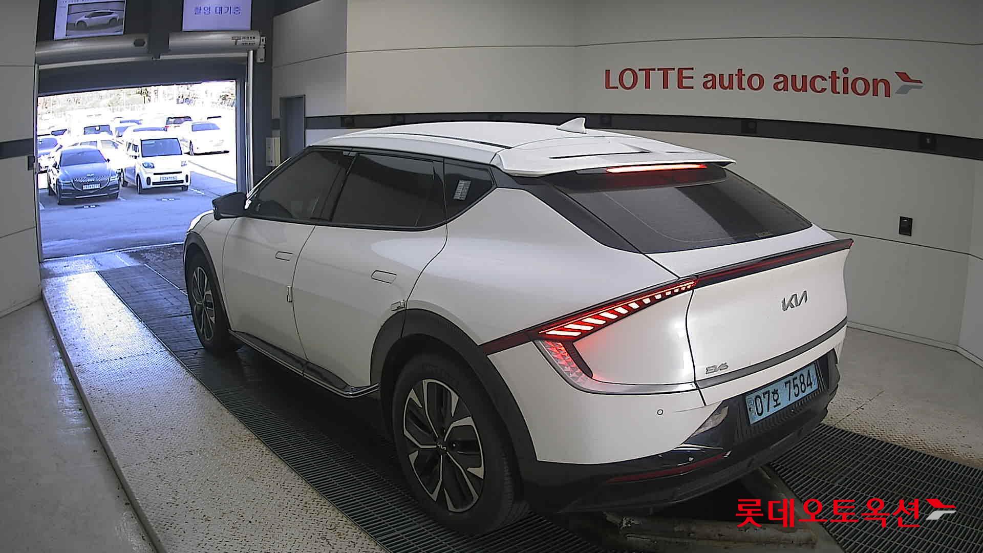 Kia EV6 2022 Snow White Pearl из Кореи, фото 6