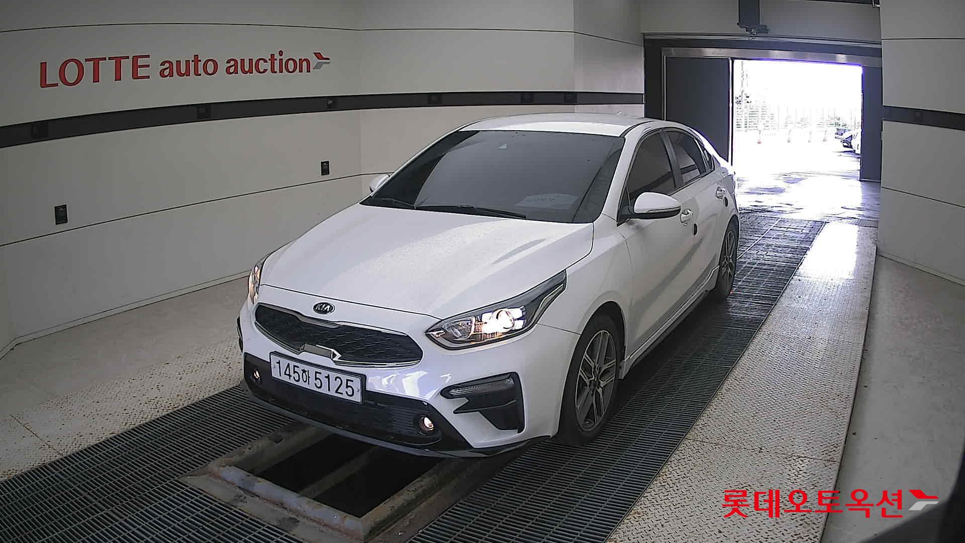 Kia K3 2020 Snow White Pearl из Кореи