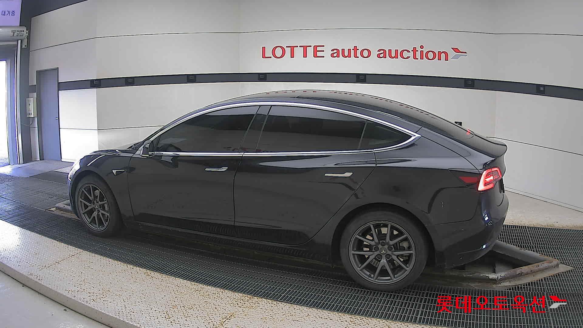 Tesla Model 3 Standard Range Plus RWD id 3446789 из Кореи 11