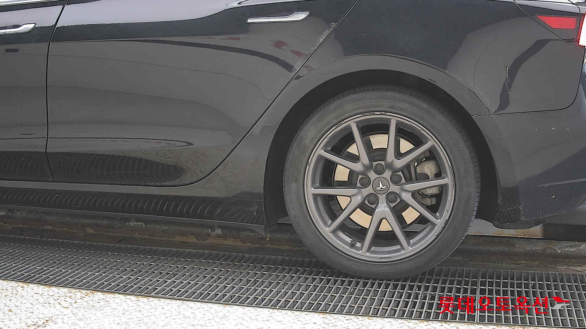 Tesla Model 3 Standard Range Plus RWD id 3446789 из Кореи 22