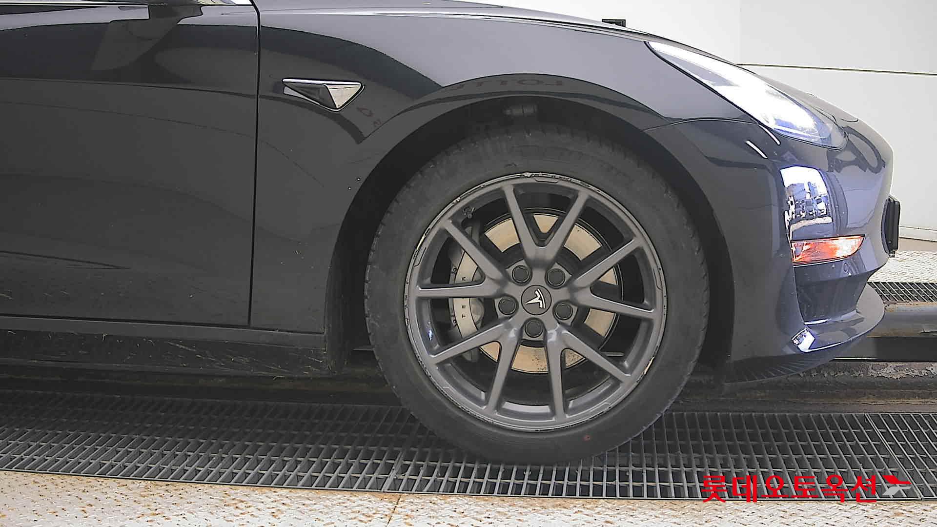 Tesla Model 3 Standard Range Plus RWD id 3446789 из Кореи 23