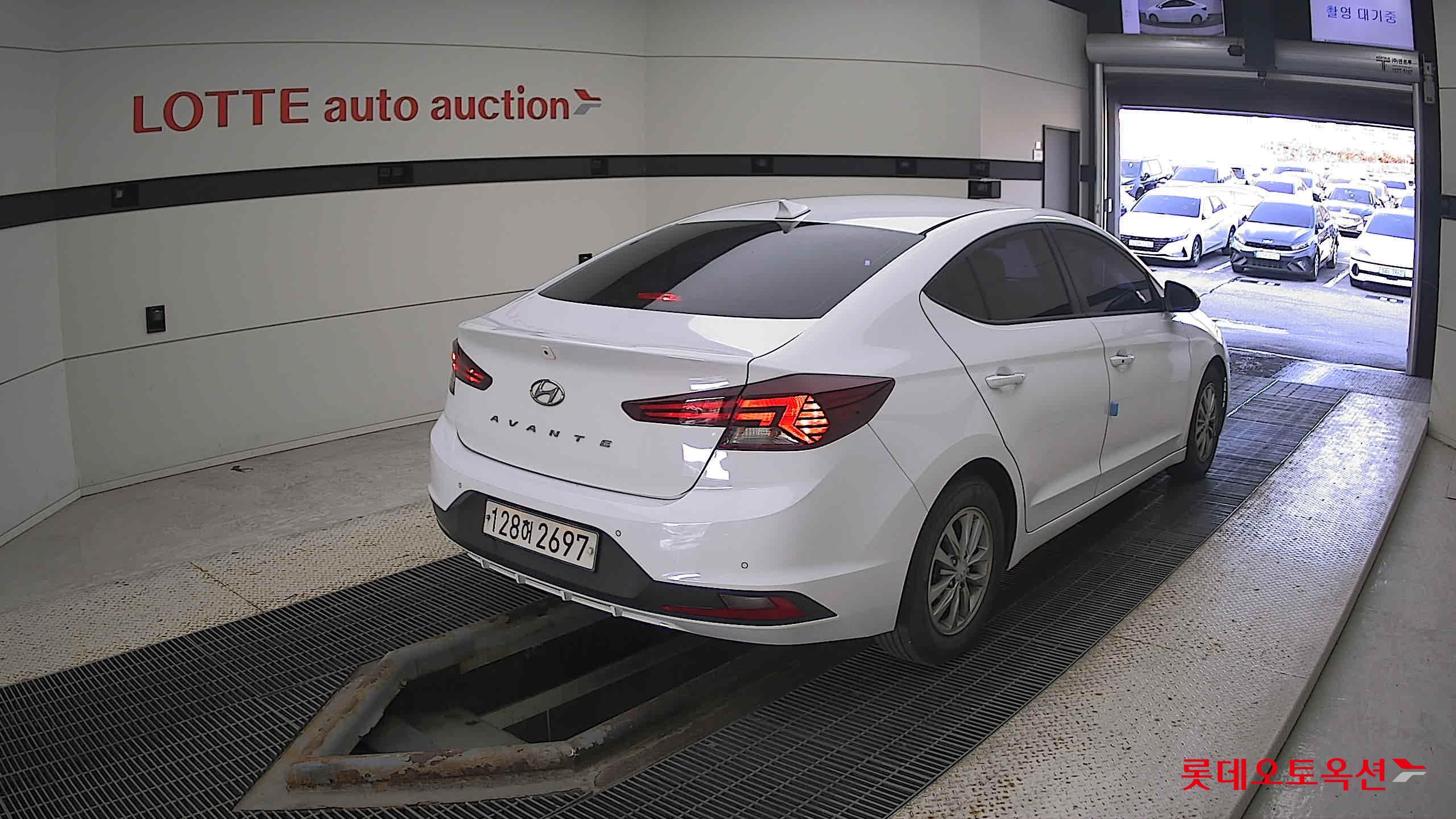 Hyundai Avante 2020 Polar White из Кореи, фото 4