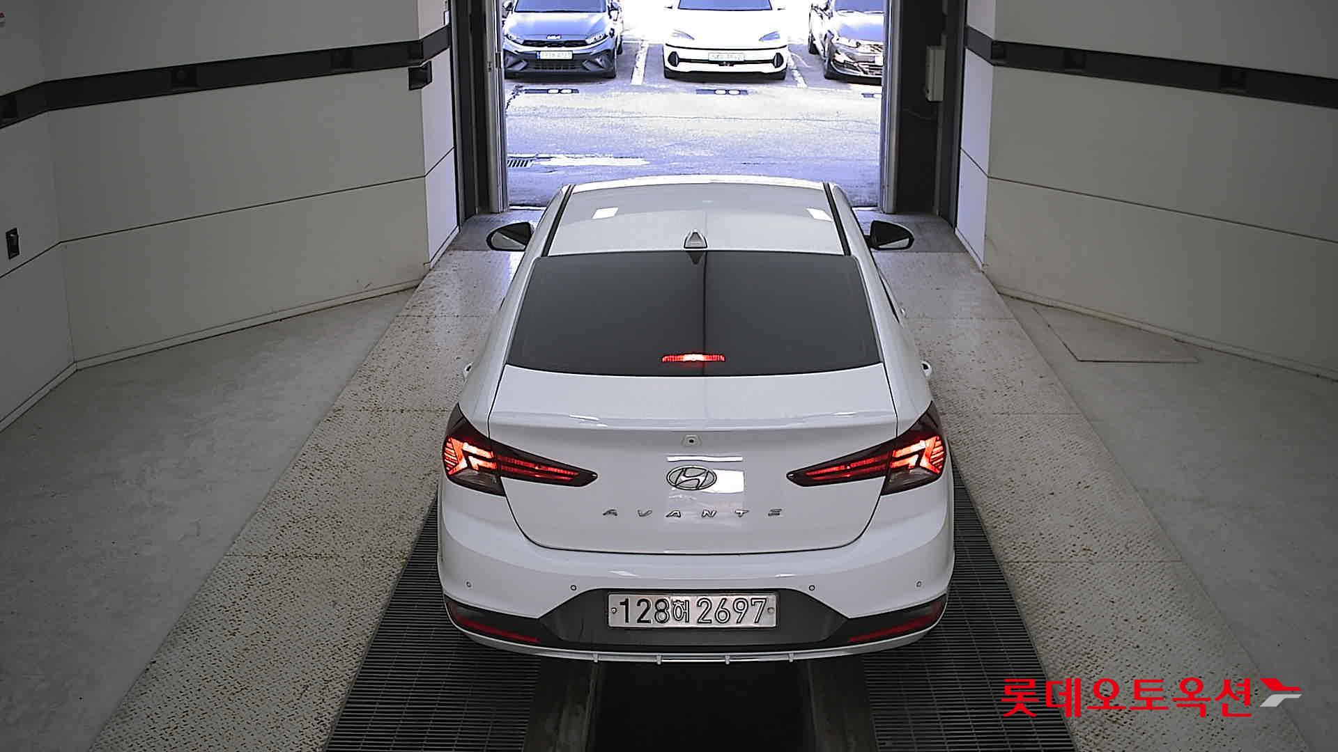 Hyundai Avante 2020 Polar White из Кореи, фото 5
