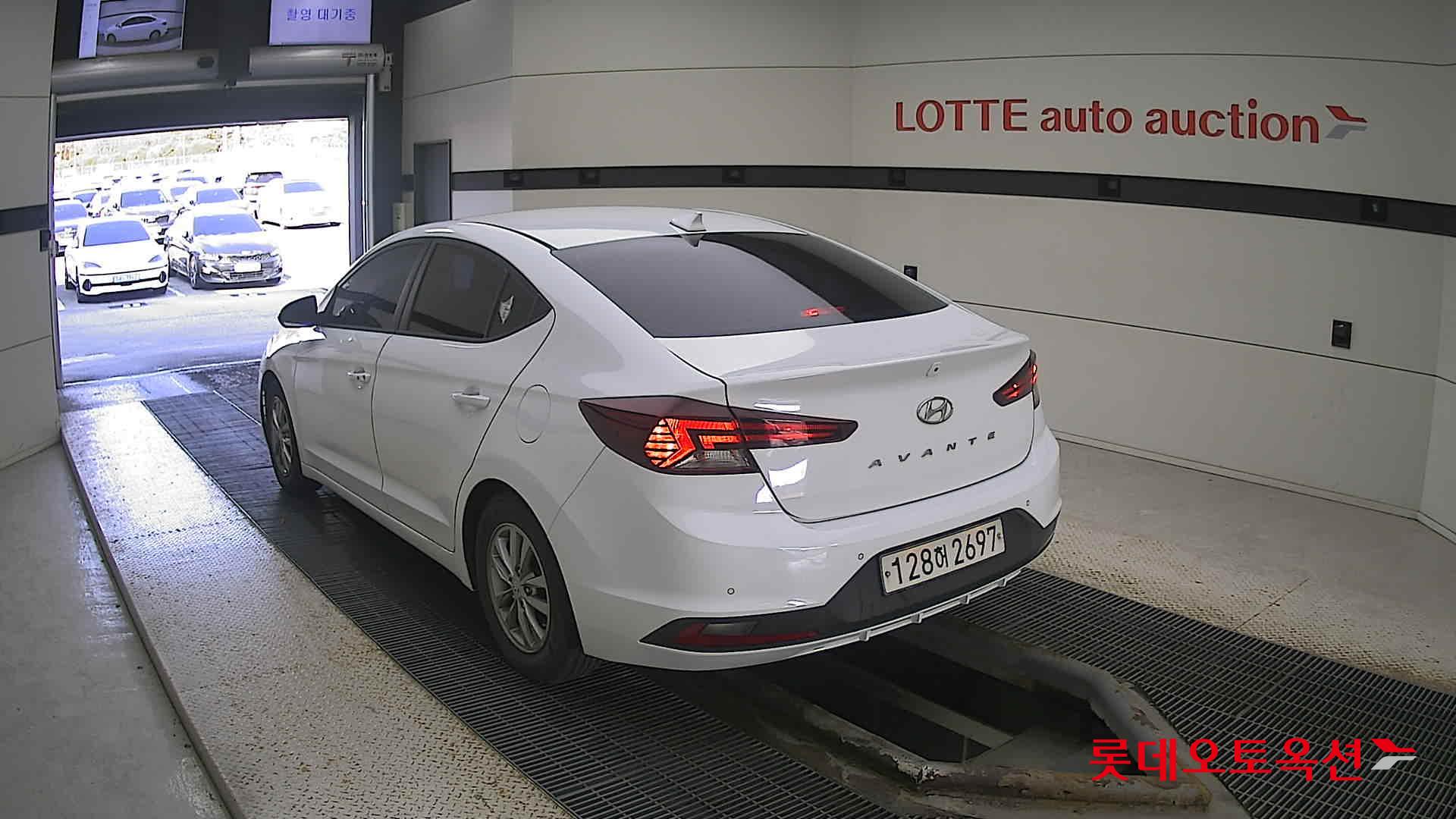Hyundai Avante 2020 Polar White из Кореи, фото 6