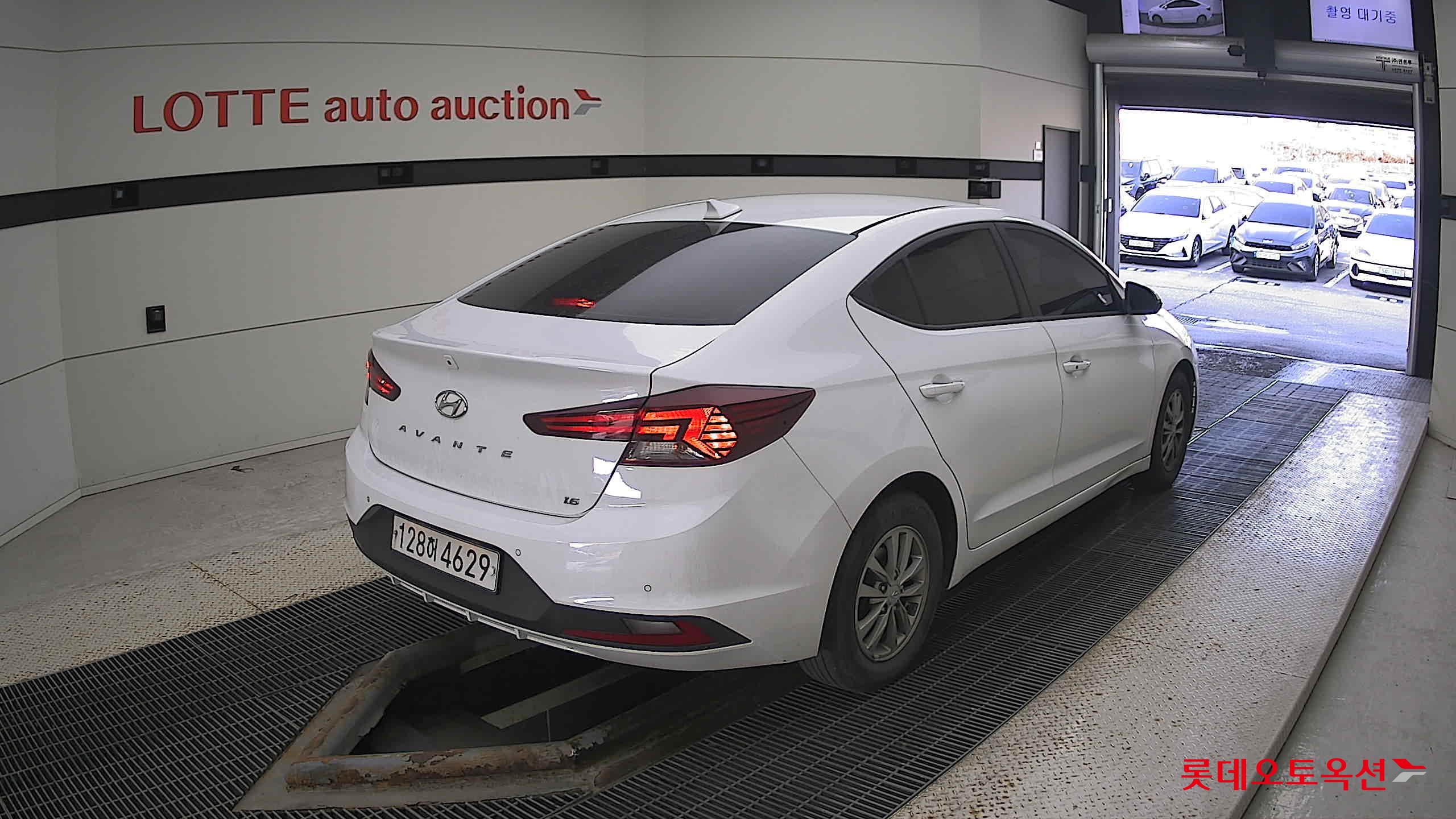 Hyundai Avante 2020 Polar White из Кореи, фото 4