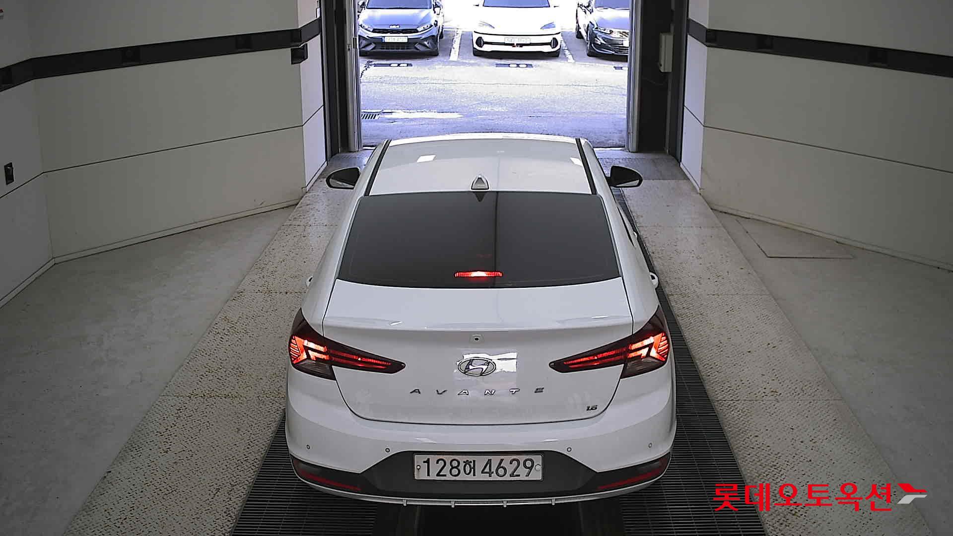 Hyundai Avante 2020 Polar White из Кореи, фото 5