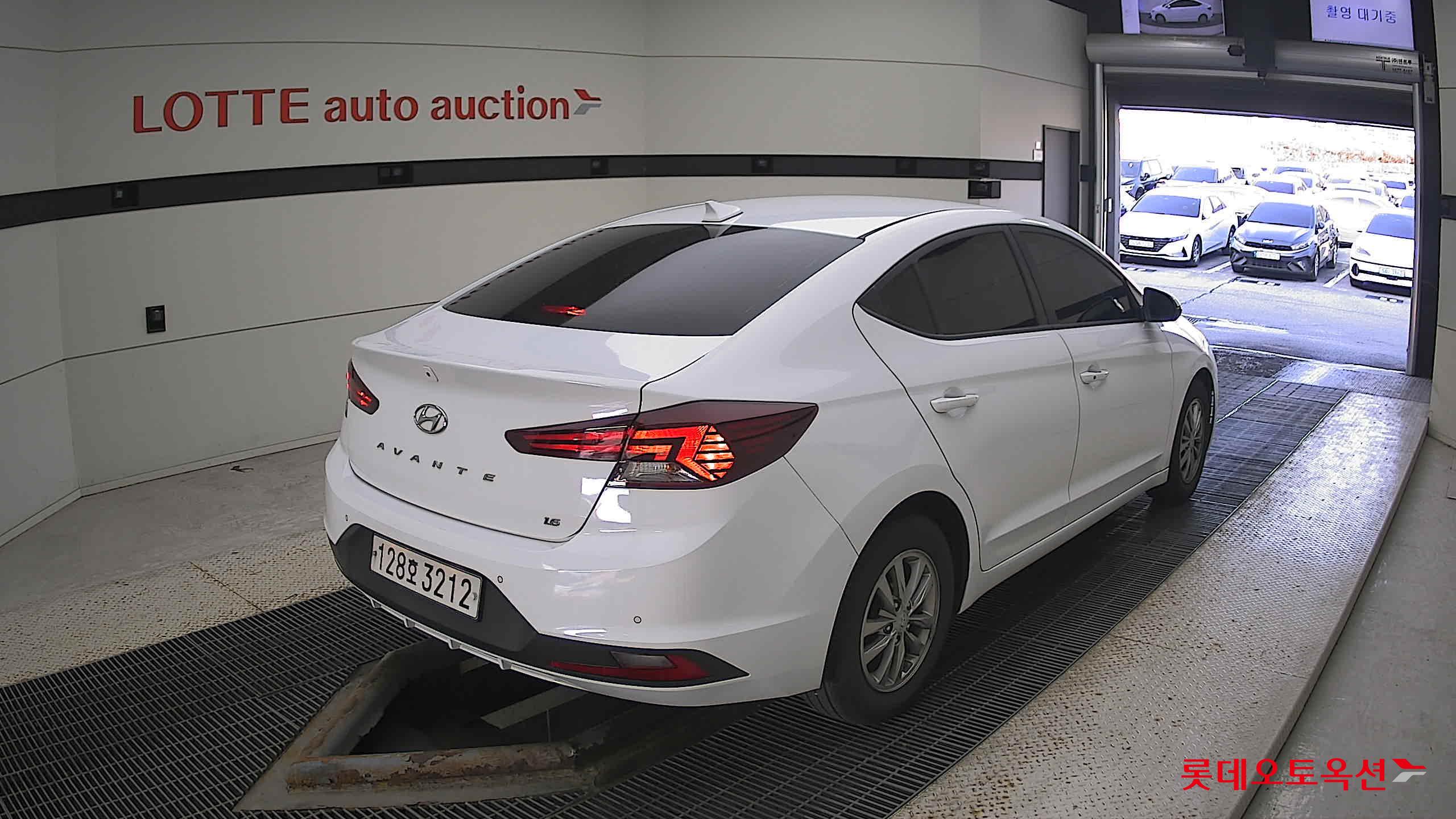 Hyundai Avante 2020 Polar White из Кореи, фото 4