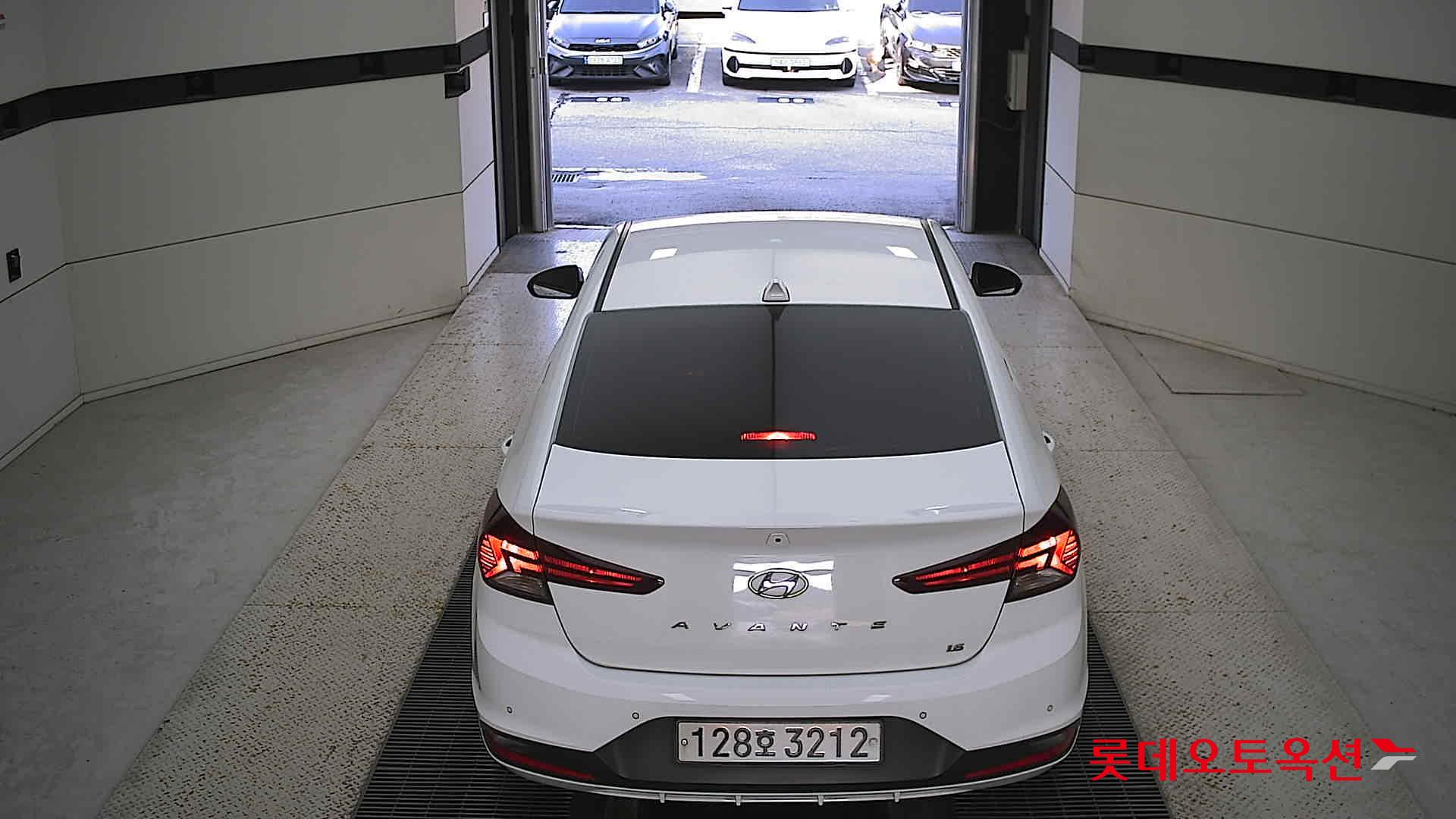 Hyundai Avante 2020 Polar White из Кореи, фото 5
