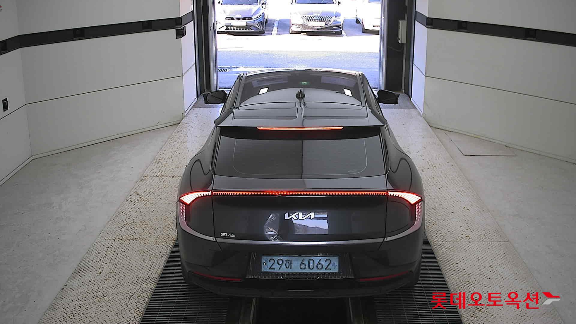 Kia EV6 2022 Interstellagray из Кореи, фото 5