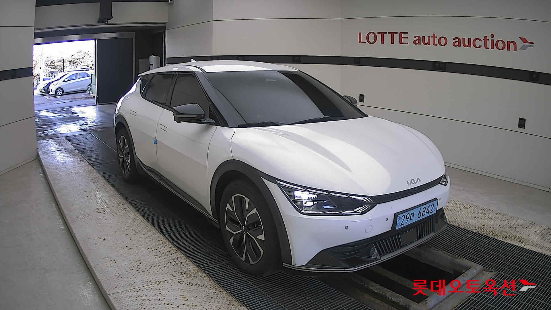 Kia EV6 2022 Snow White Pearl из Кореи, фото 2