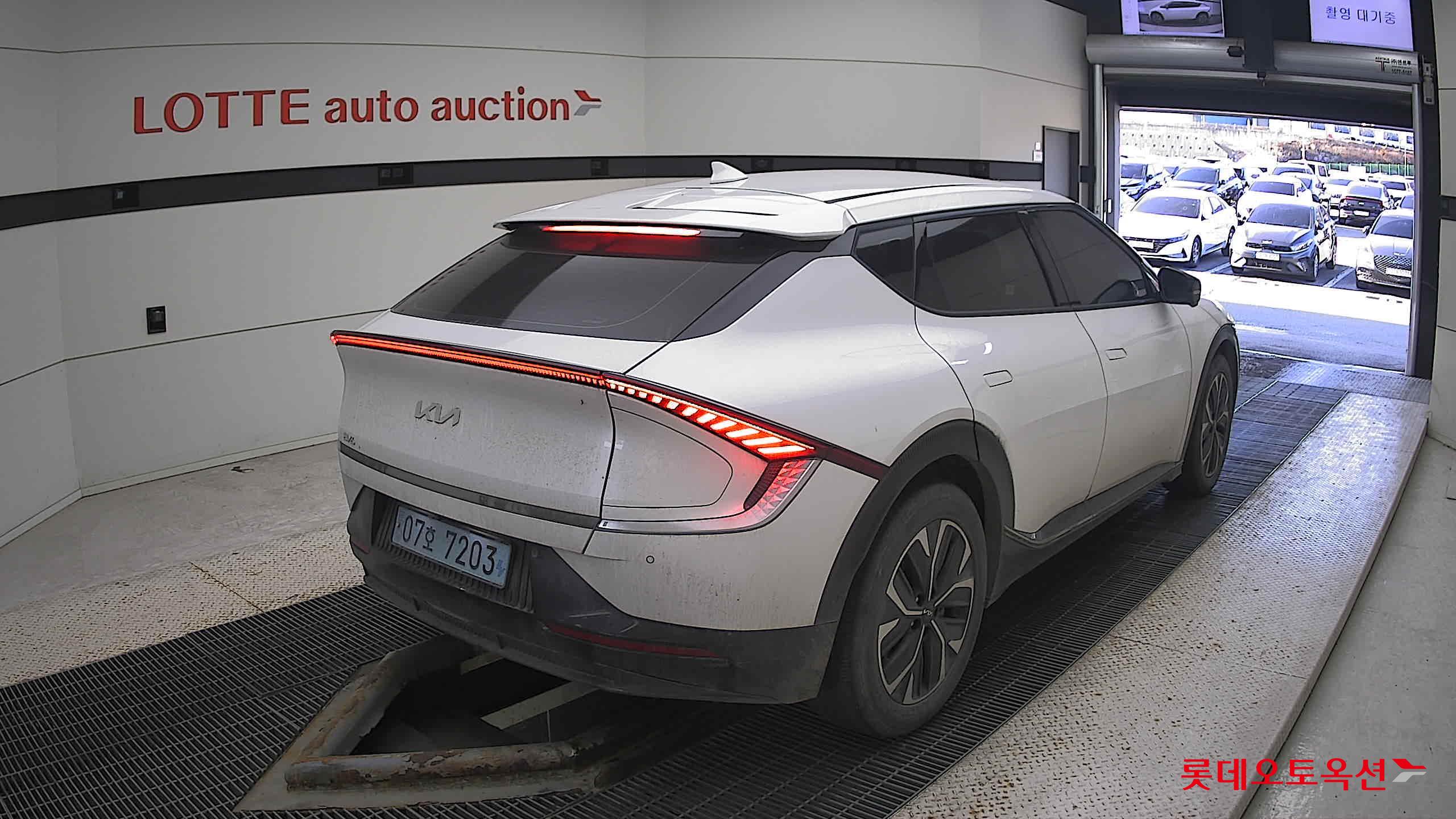 Kia EV6 2022 Snow White Pearl из Кореи, фото 4